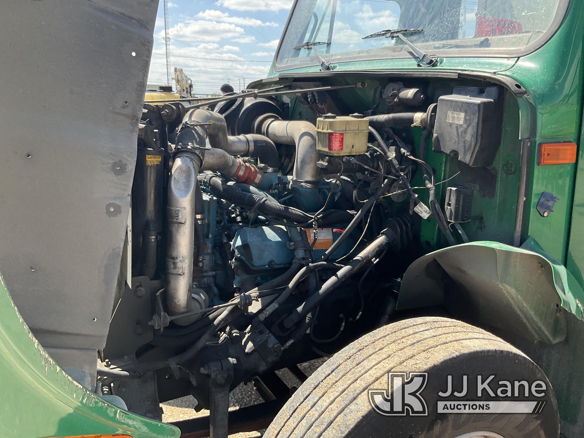 (Waxahachie, TX) 2002 International 4700 Spray Truck, Selling with unit 7070208 Runs & Moves) (Jump