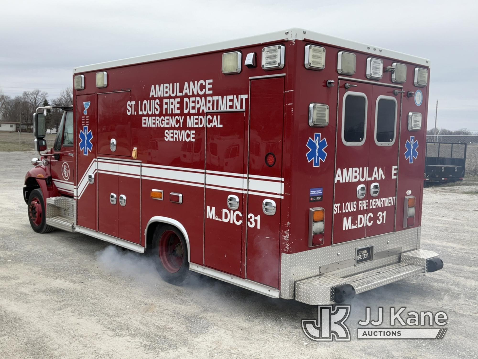 (Hawk Point, MO) 2010 International 4300 Ambulance Runs & Moves) (Jump To Start, Weak Batteries, Smo