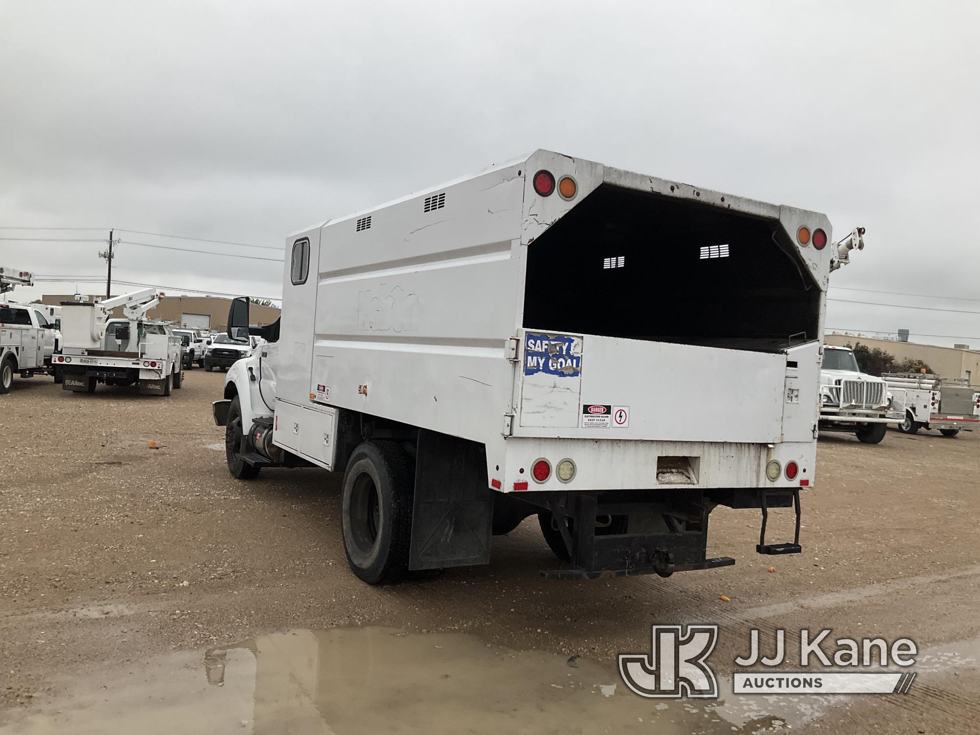 (Waxahachie, TX) 2015 Ford F750 Chipper Dump Truck Runs & Moves) (Check Engine Light On, Body Damage