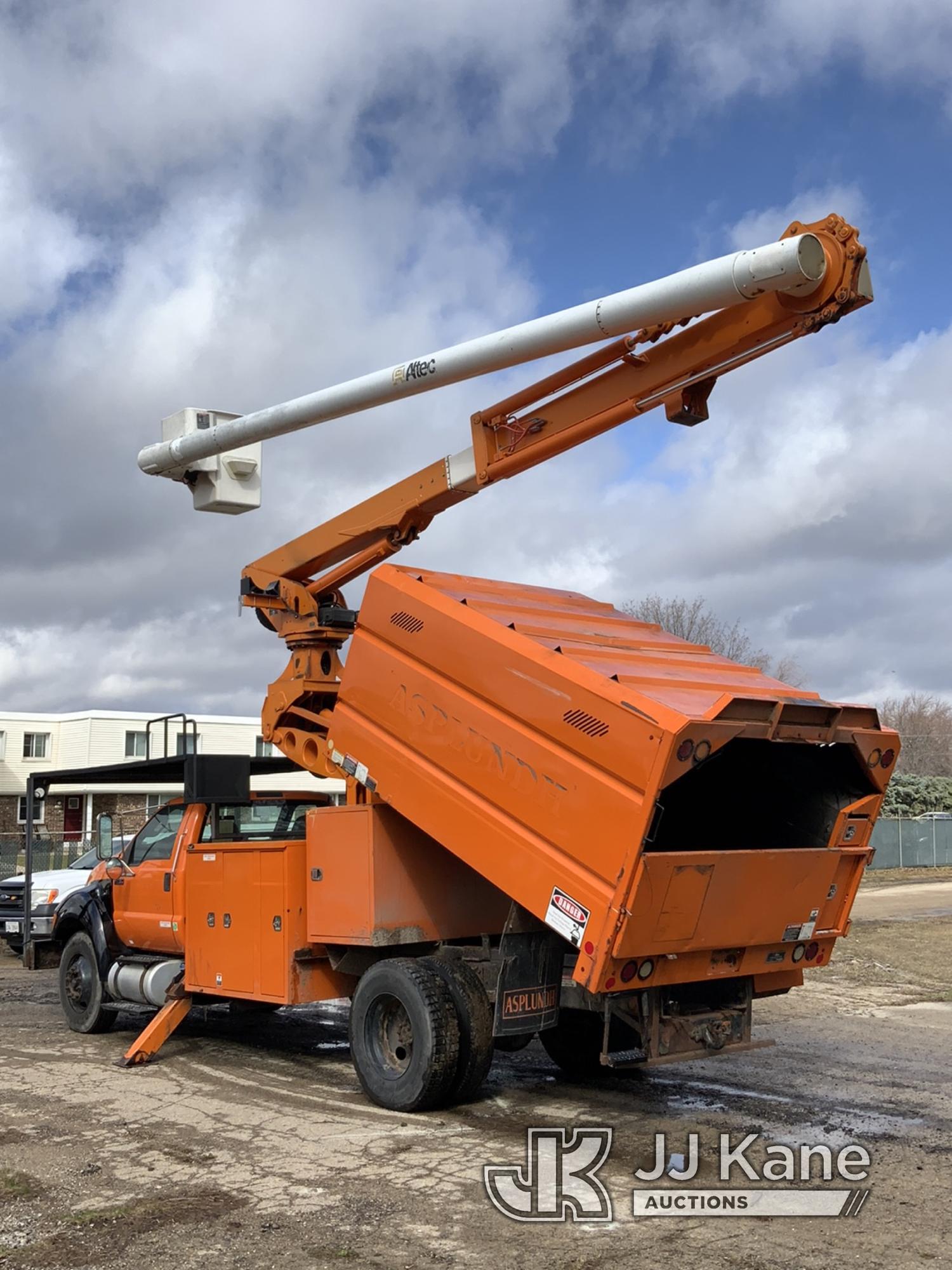 (Neenah, WI) Altec LR760E70, Over-Center Elevator Bucket mounted behind cab on 2013 Ford F750 Chippe