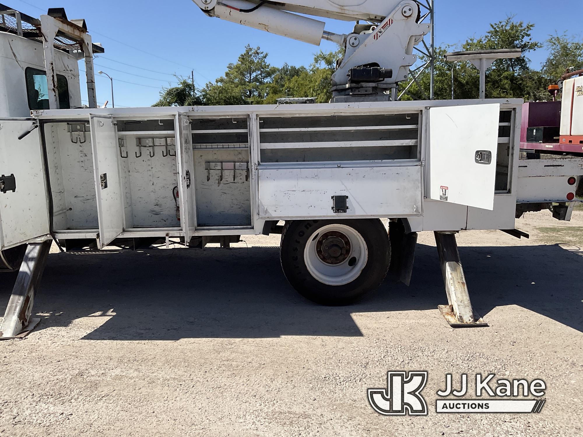 (San Antonio, TX) Altec AA55-MH, Material Handling Bucket Truck rear mounted on 2014 Kenworth T370 U