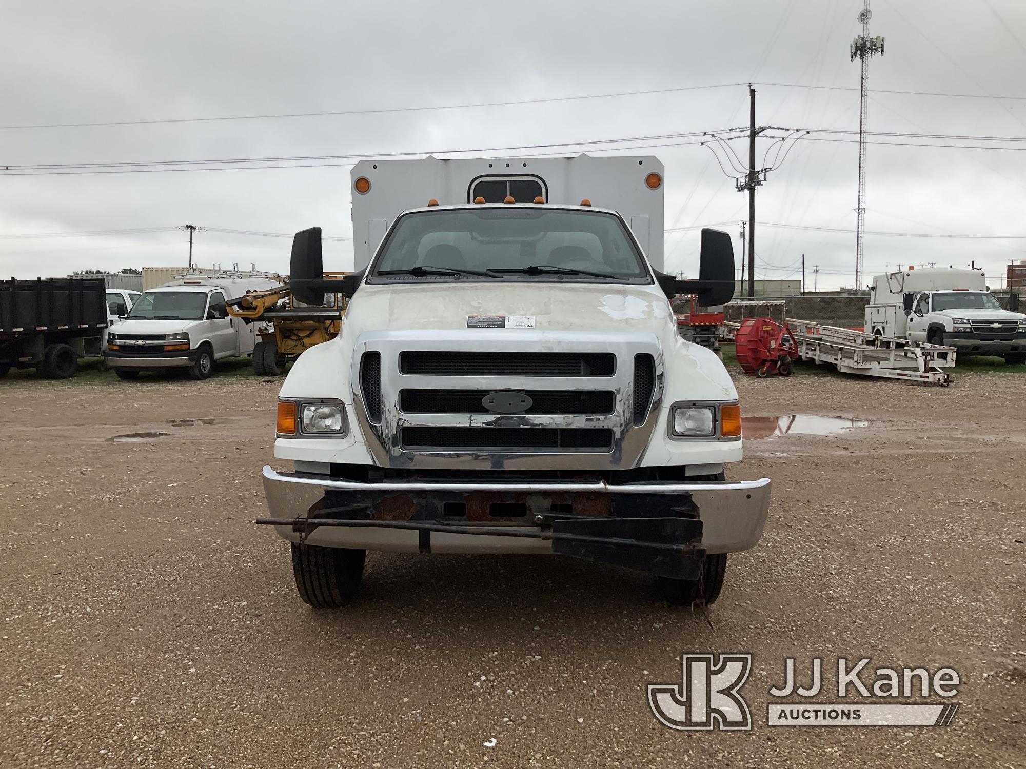 (Waxahachie, TX) 2015 Ford F750 Chipper Dump Truck Runs & Moves) (Check Engine Light On, Body Damage