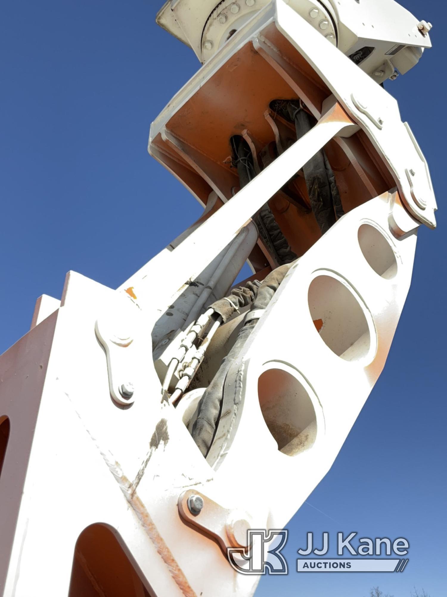 (Des Moines, IA) Altec LRV60-E70, Over-Center Elevator Bucket mounted behind cab on 2010 Freightline