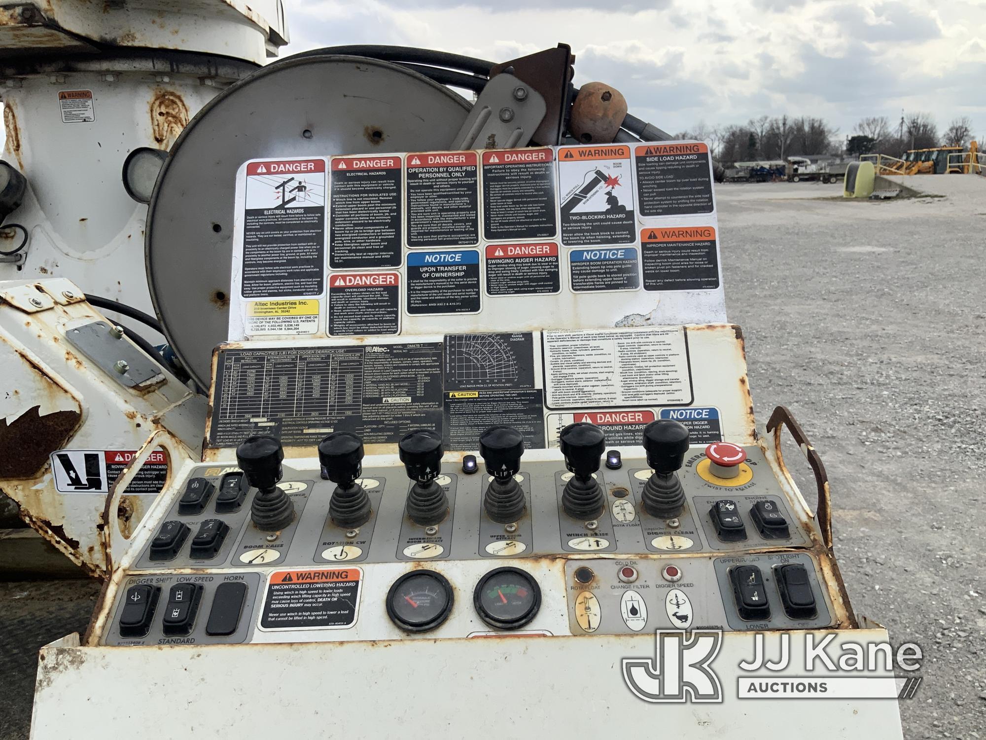 (Hawk Point, MO) Altec DM47B-TR, Digger Derrick rear mounted on 2017 Freightliner M2 106 Utility Tru