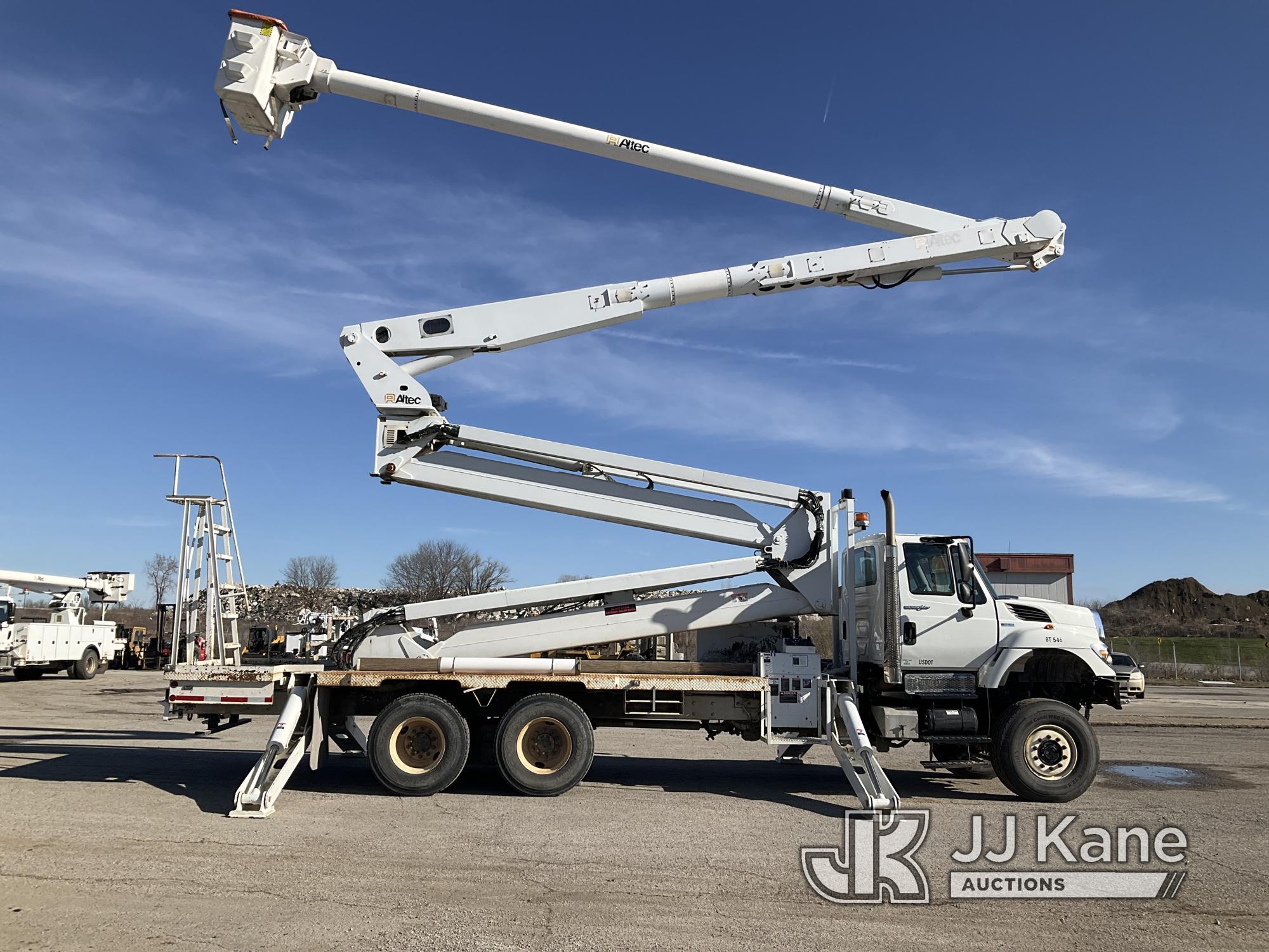 (Kansas City, MO) Altec AM900-E100, Double-Elevator Bucket Truck rear mounted on 2011 International