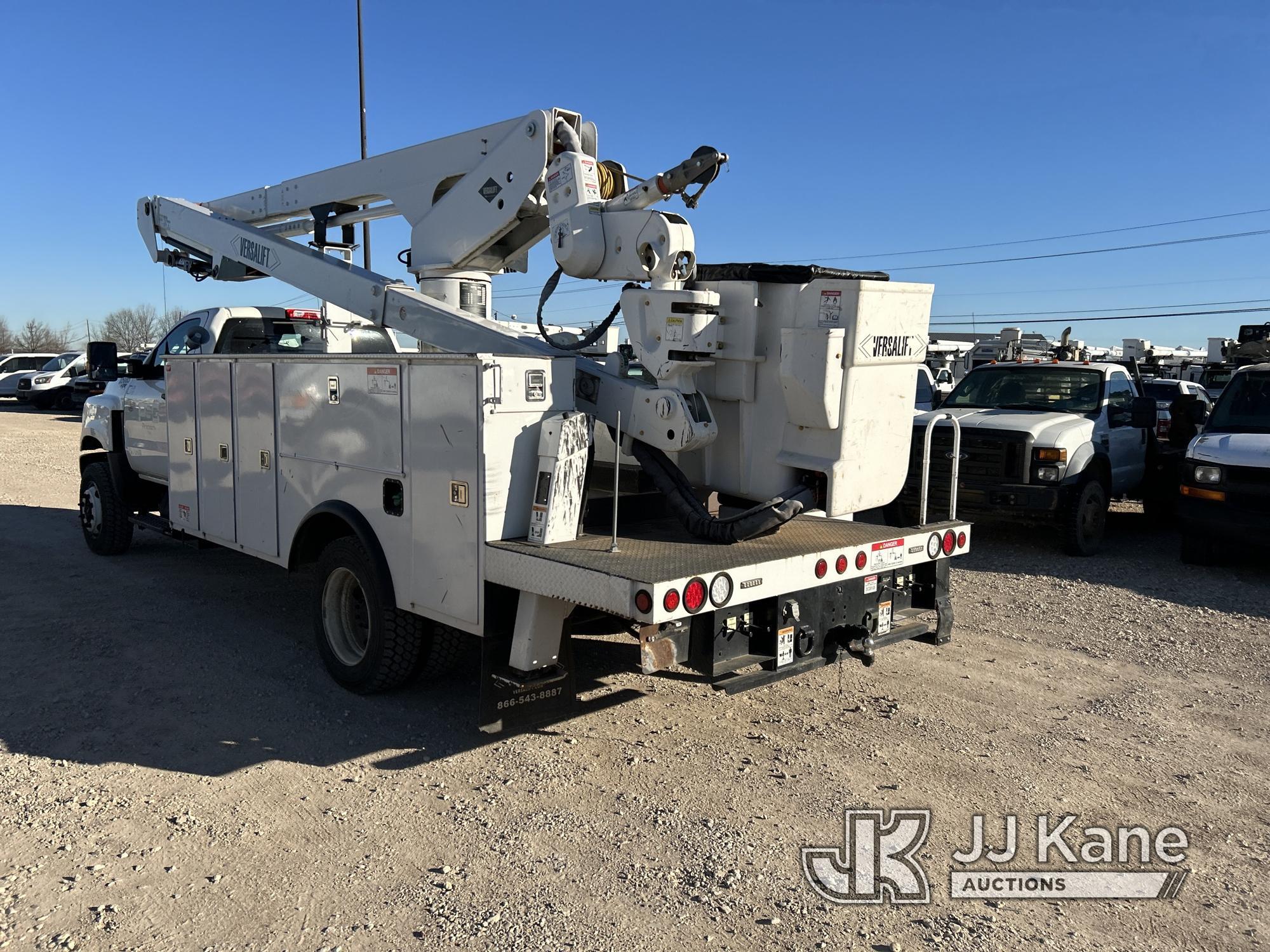 (Waxahachie, TX) Versalift VST-52I, Articulating & Telescopic Material Handling Bucket Truck center