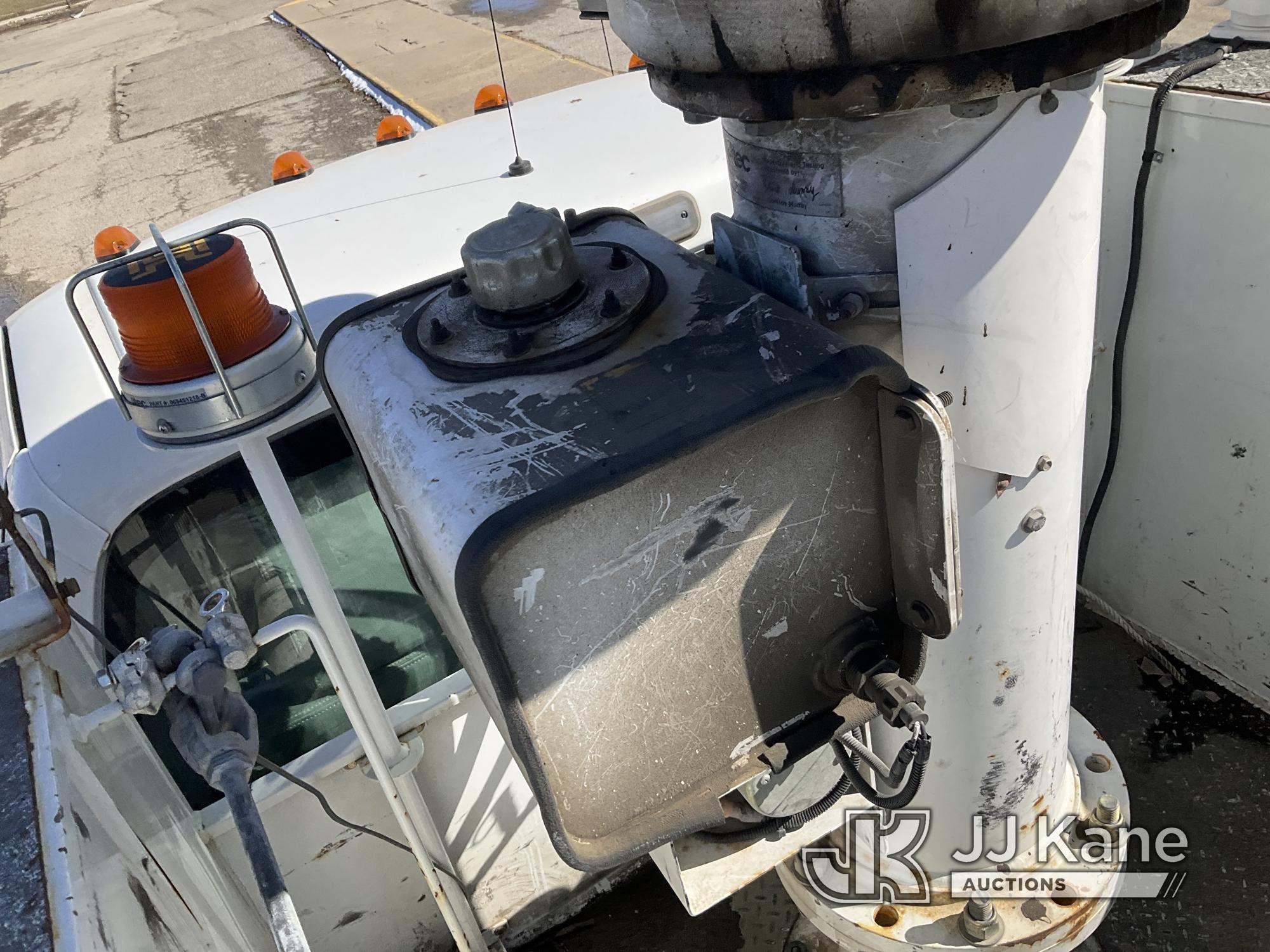 (Kansas City, MO) Altec AT37G, Articulating & Telescopic Bucket mounted behind cab on 2015 Ford F550