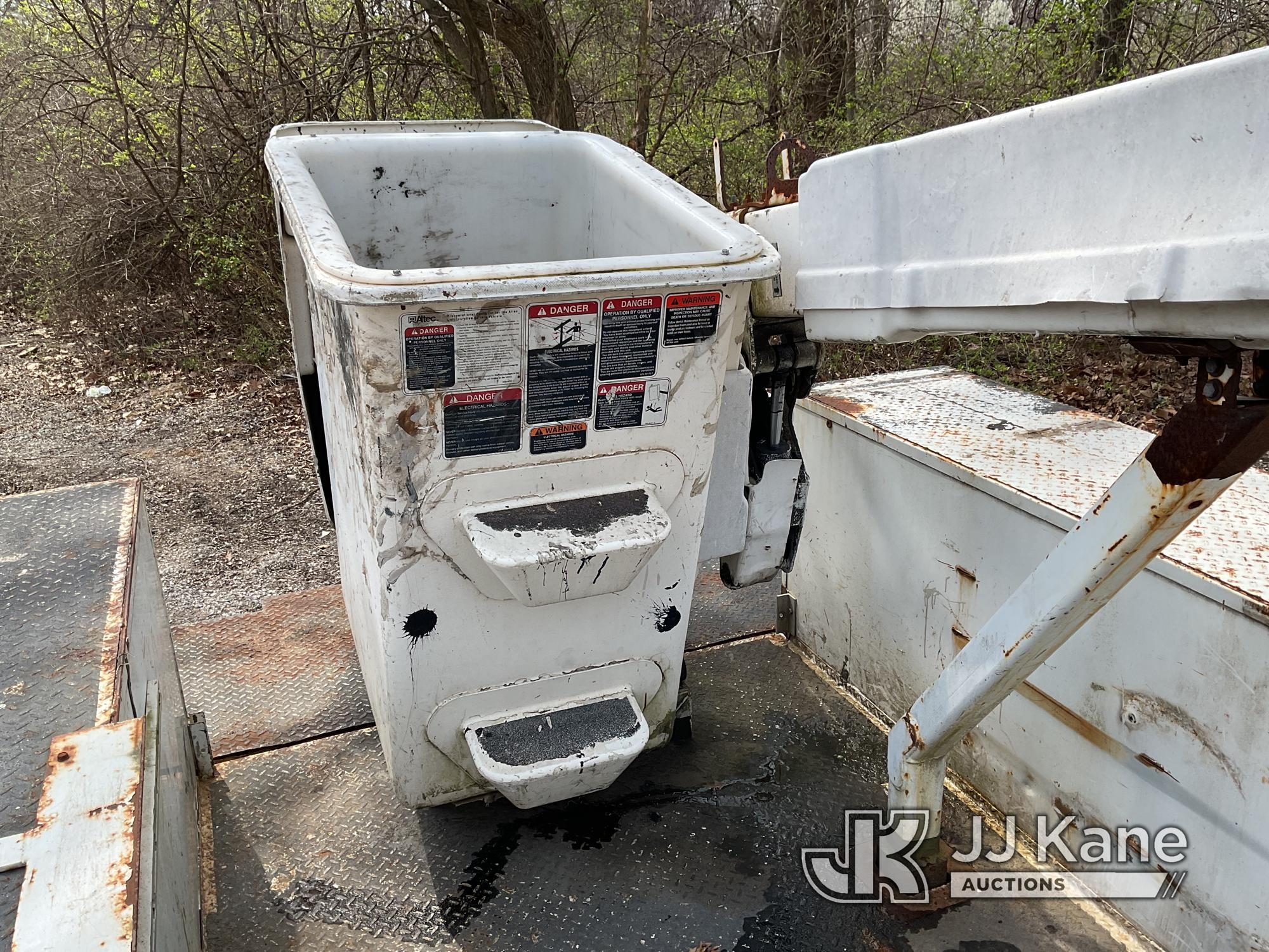 (Edwardsville, IL) Altec AT37G, Articulating & Telescopic Bucket Truck mounted behind cab on 2010 Do