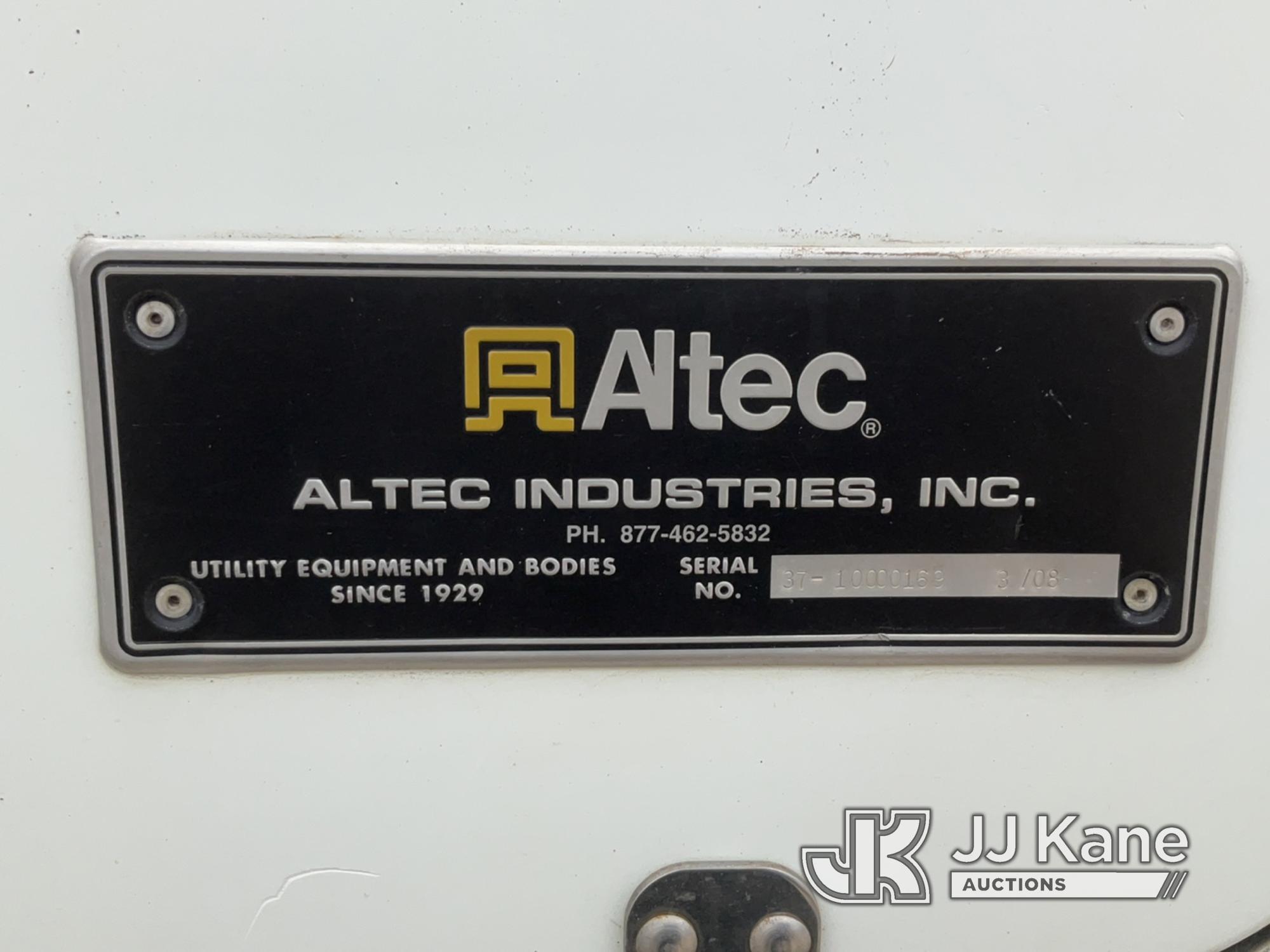 (Des Moines, IA) Altec DL45-TR, Digger Derrick rear mounted on 2009 International 4400 Utility Truck