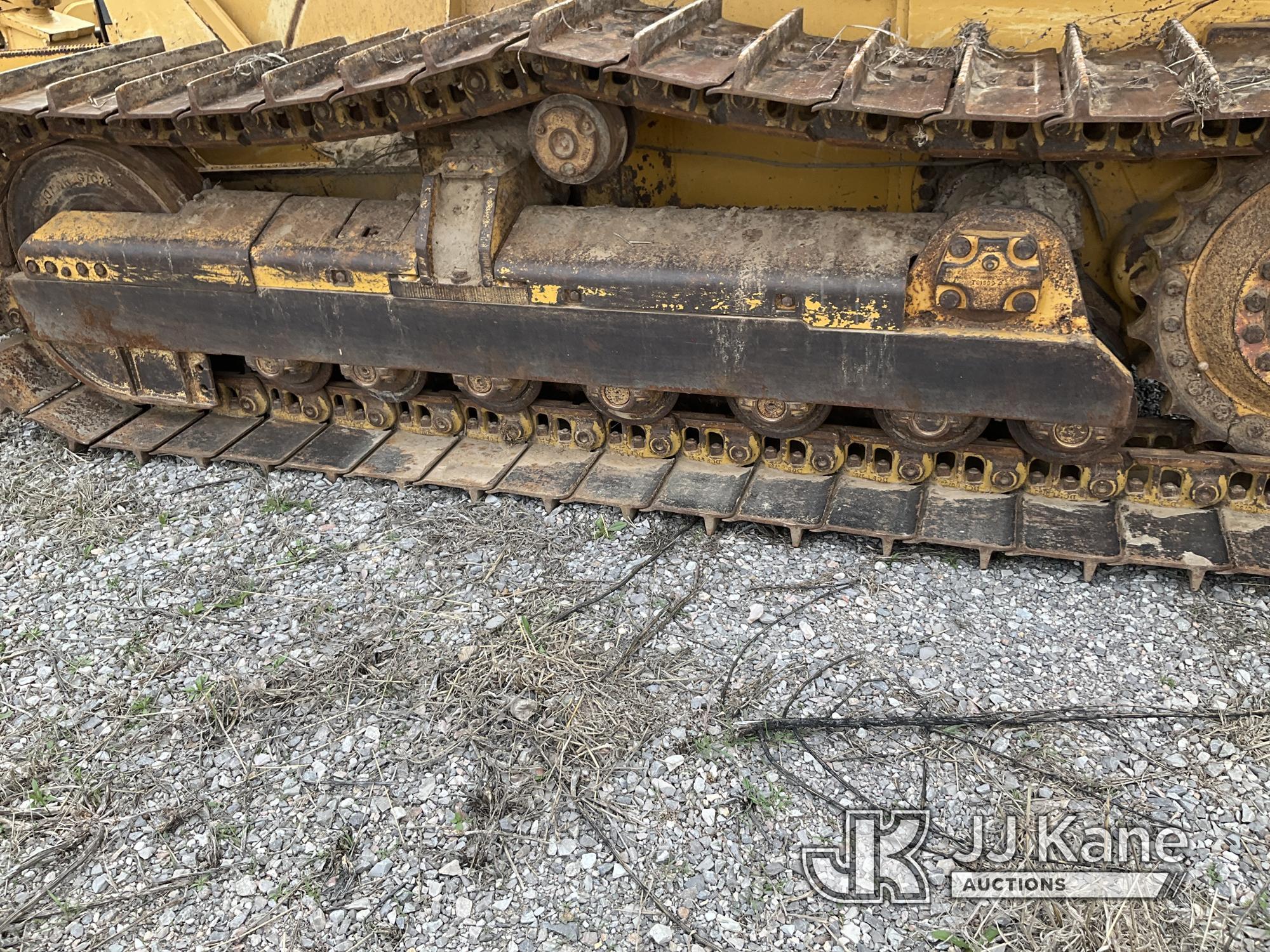 (Oklahoma City, OK) 2006 John Deere 700J Crawler Tractor Runs & Moves) (Curbside Door Glass Damaged/