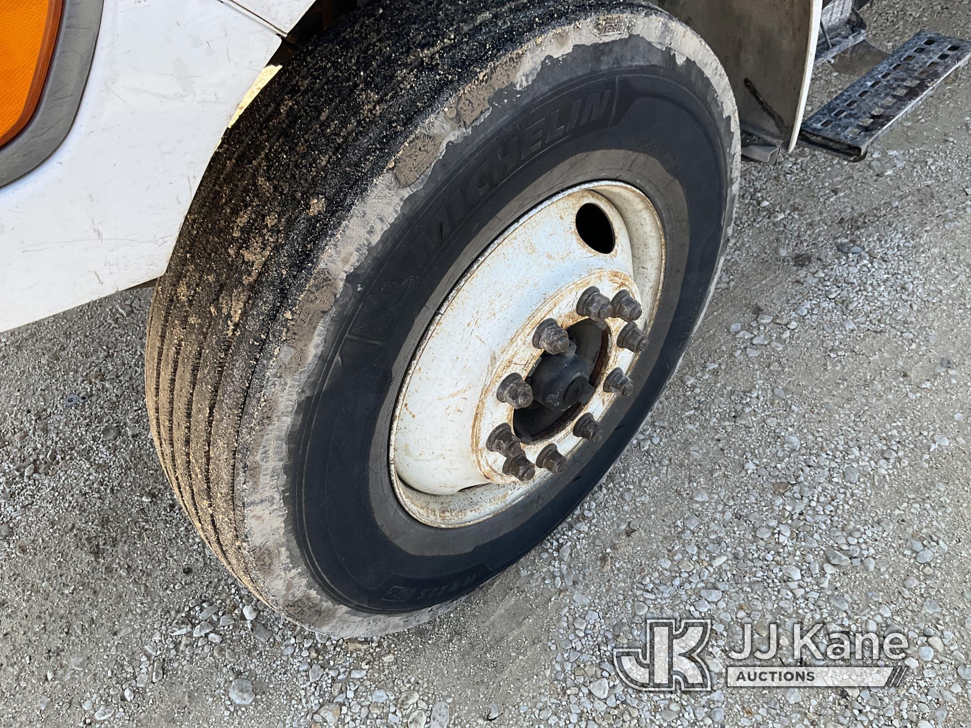 (San Antonio, TX) HiRanger 5FC-55, Bucket Truck mounted behind cab on 2002 Ford F750 Utility Truck R