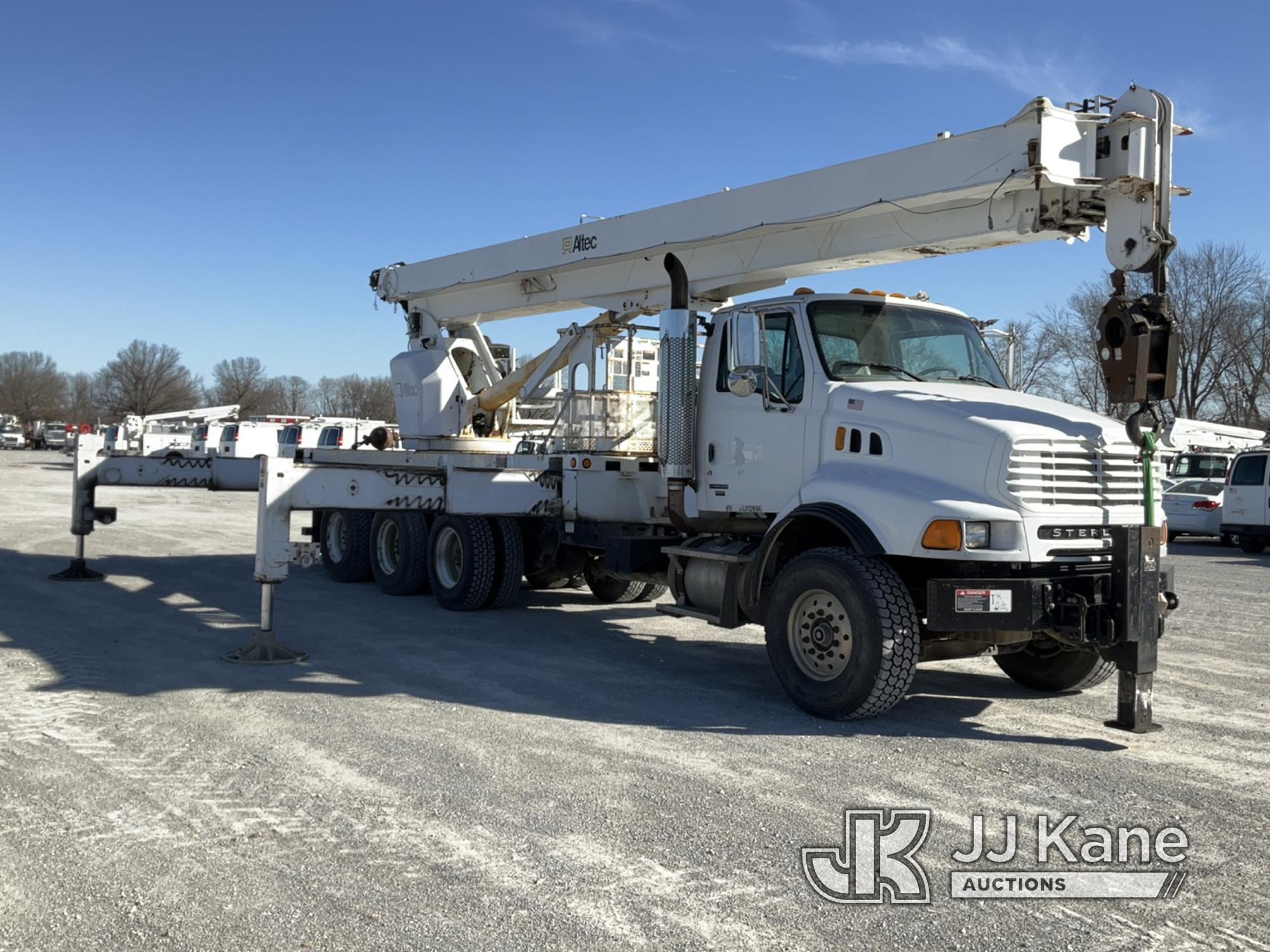 (Hawk Point, MO) Altec AC35-127S, 35 Ton, Hydraulic Truck Crane rear mounted on 2005 Sterling LT9500