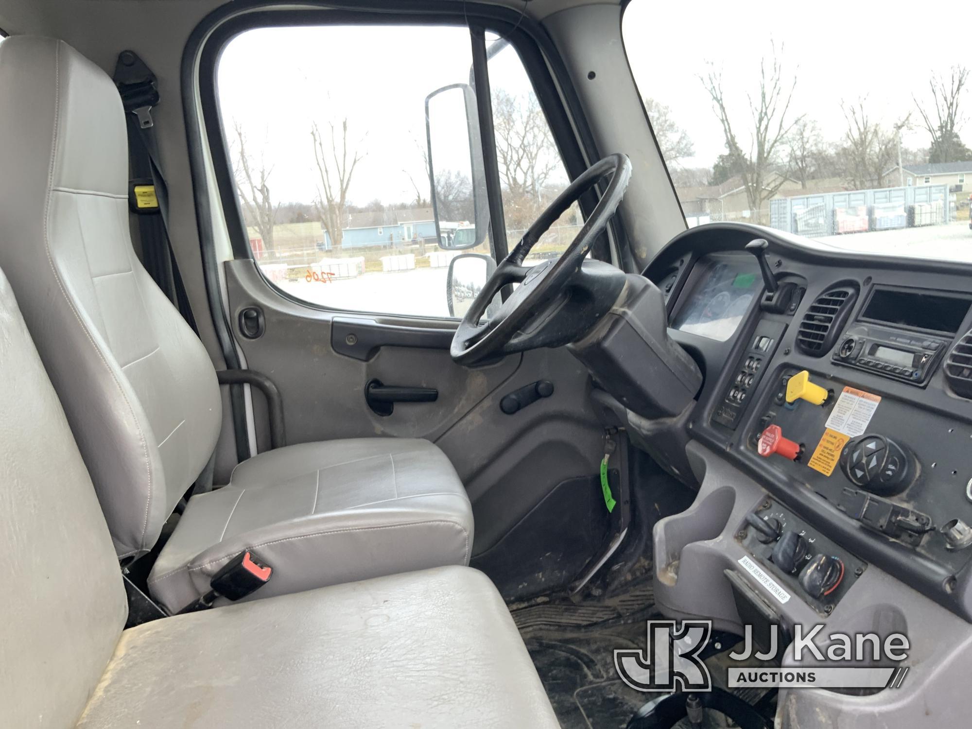 (Hawk Point, MO) Altec DM47B-TR, Digger Derrick rear mounted on 2017 Freightliner M2 106 Utility Tru