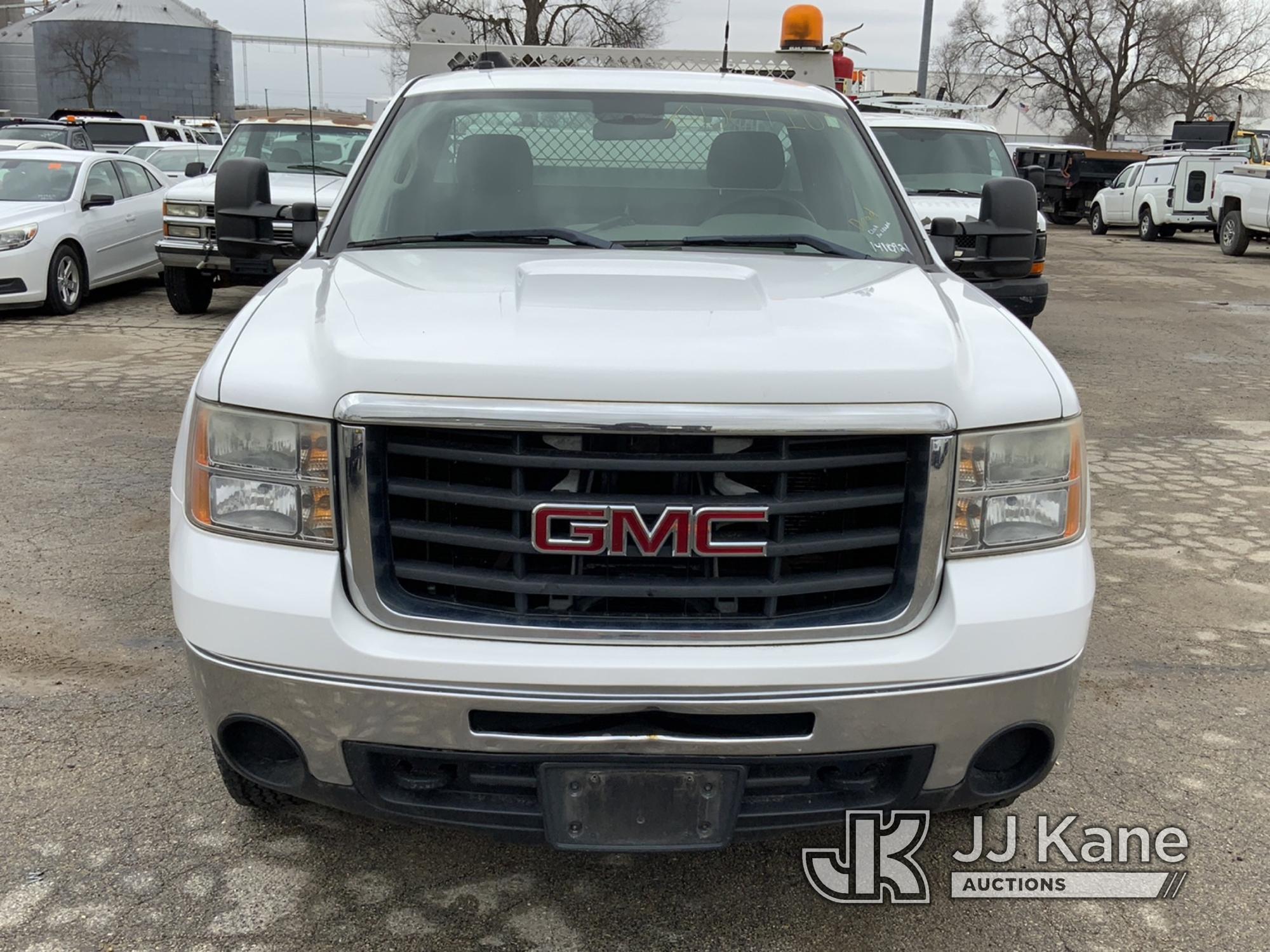 (South Beloit, IL) 2007 GMC Sierra 2500HD 4x4 Service Truck Not Running, Condition Unknown, Has Powe