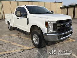 (Bloomington, IL) 2019 Ford F250 4x4 Extended-Cab Service Truck Runs & Moves