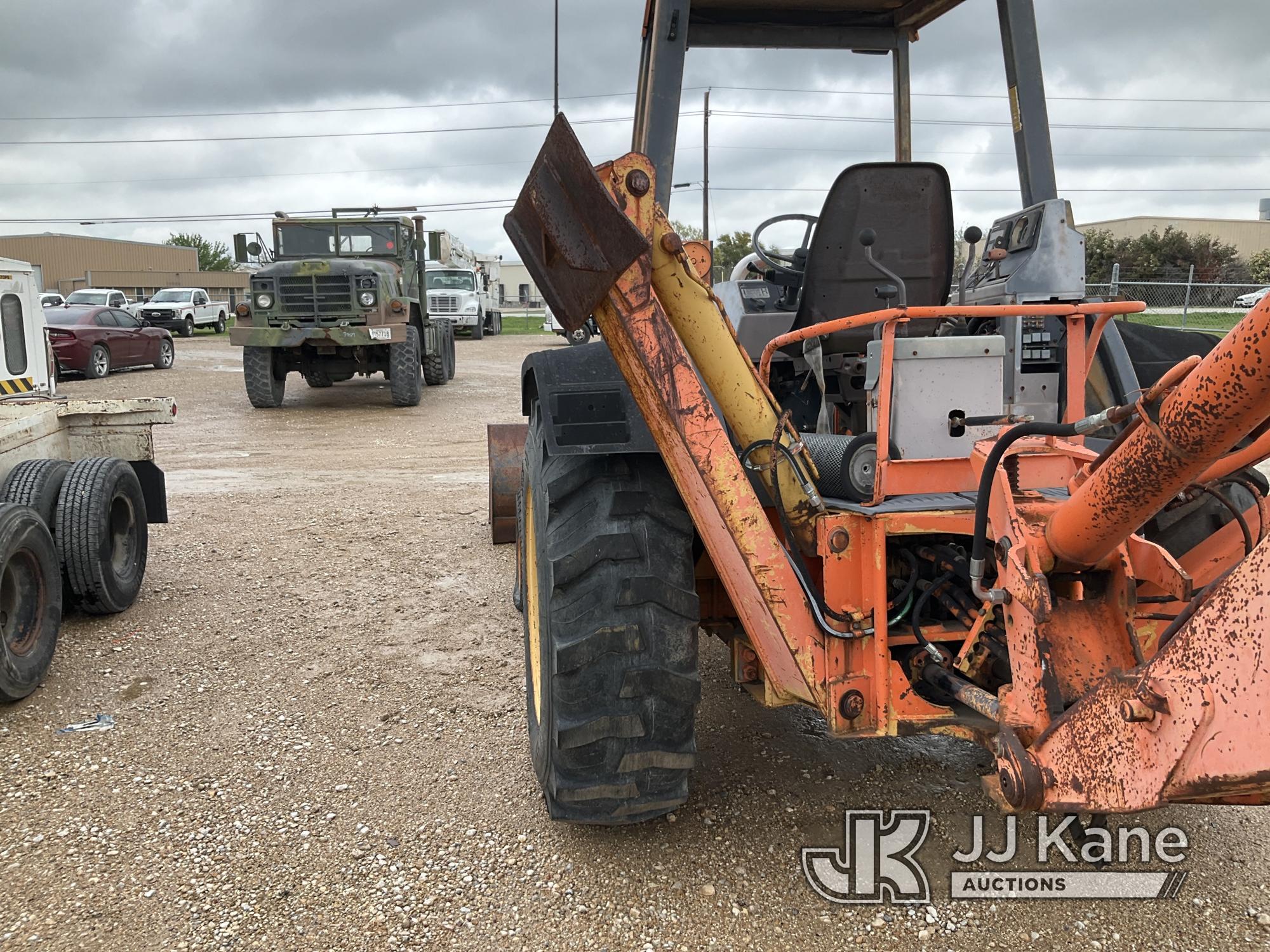 (Waxahachie, TX) 1992 Ford 555C Tractor Loader Backhoe Not Running, Condition Unknown, Flat Tires) (