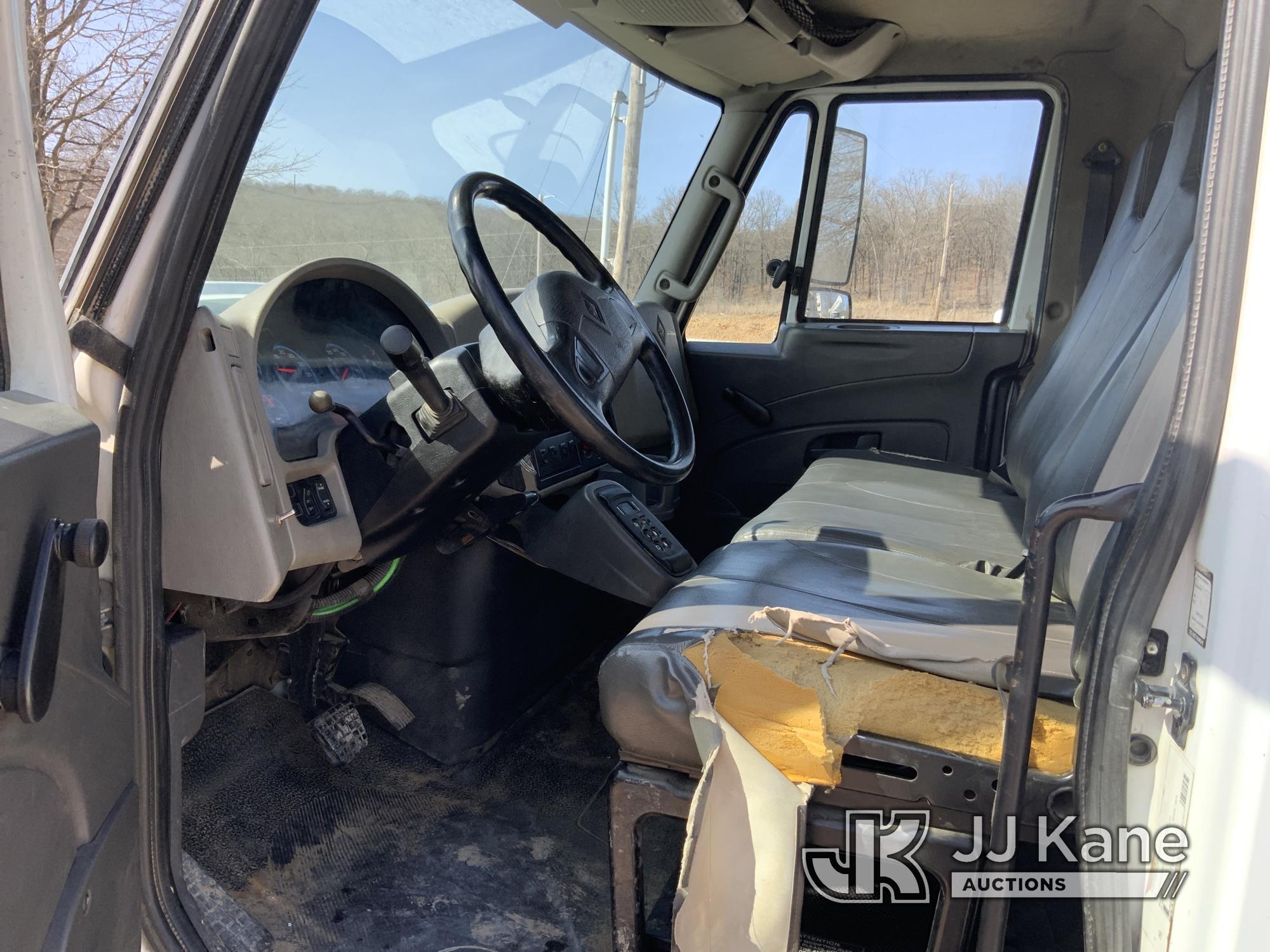 (Henryetta, OK) Altec AA755-MH, Material Handling Bucket Truck rear mounted on 2012 International 73