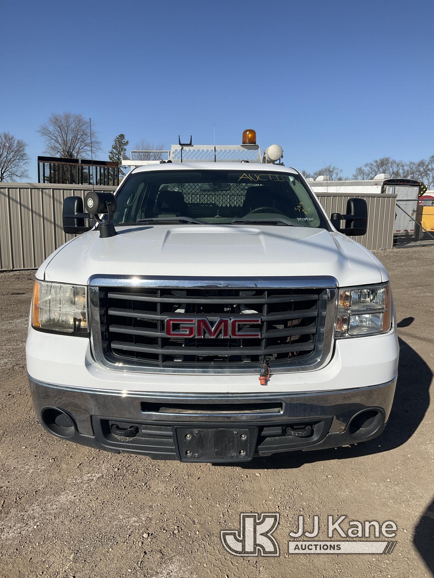 (South Beloit, IL) 2007 GMC Sierra 2500HD 4x4 Extended-Cab Service Truck Runs & Moves) (Cracked Pass