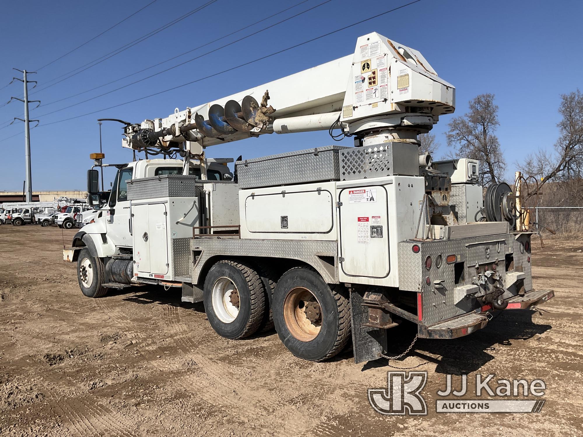 (Shakopee, MN) Versalift VXD-50, Digger Derrick rear mounted on 2005 International 7400 T/A Utility