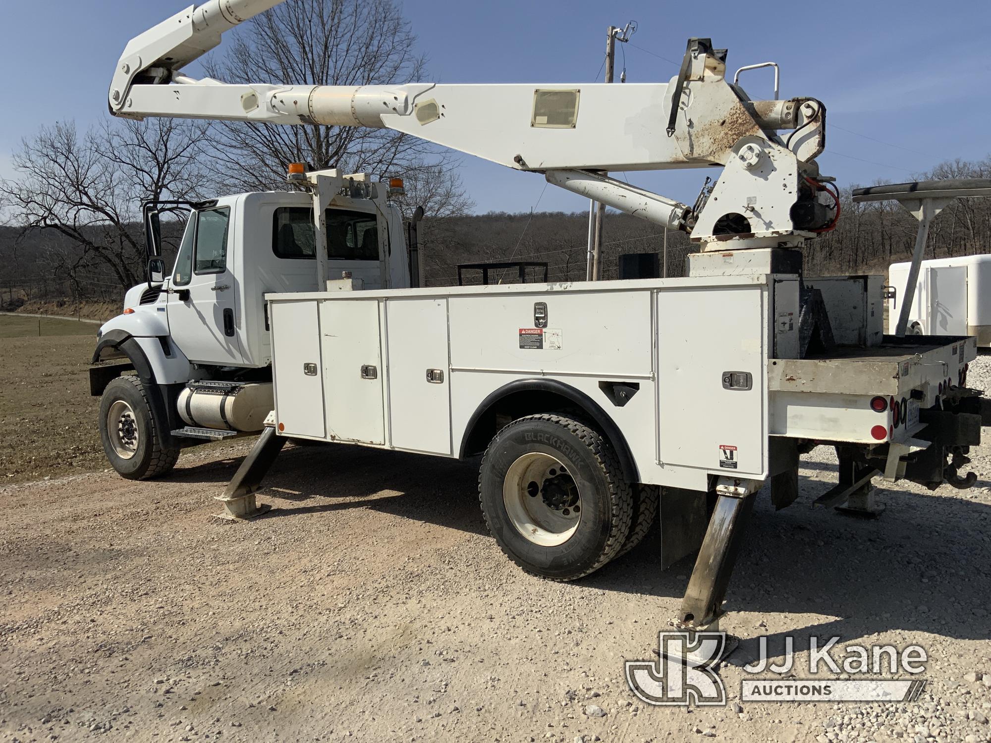 (Henryetta, OK) Altec AA755-MH, Material Handling Bucket Truck rear mounted on 2012 International 73