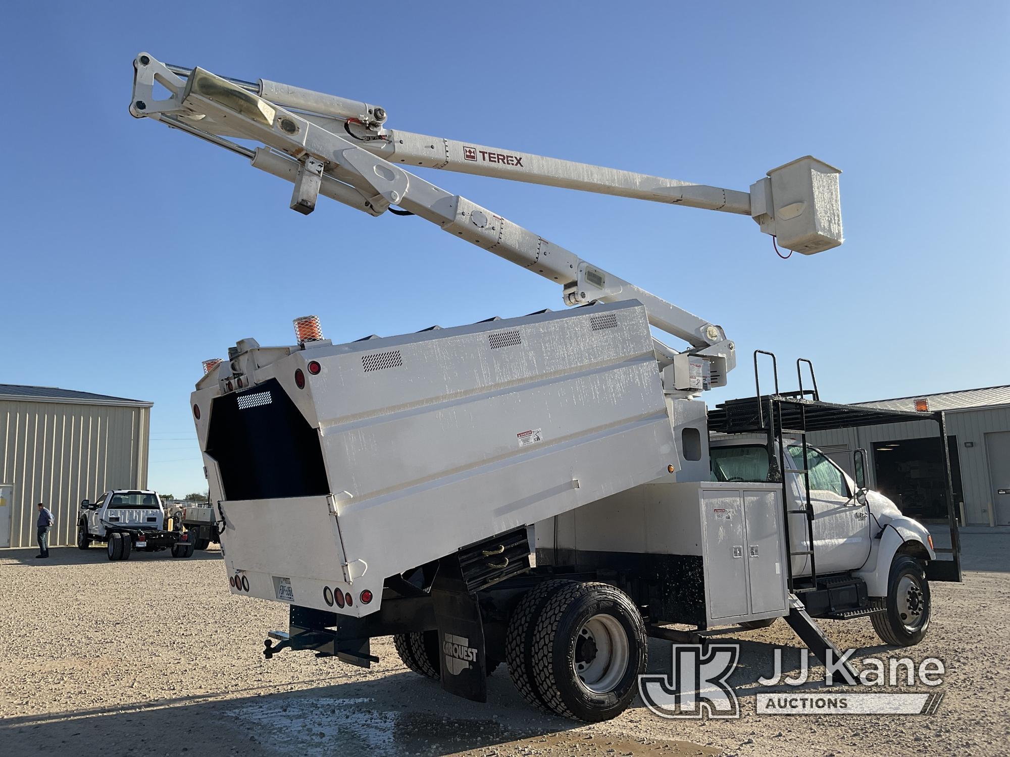 (Fredericksburg, TX) HiRanger XT55, Over-Center Bucket Truck mounted behind cab on 2007 Ford F750 Ch