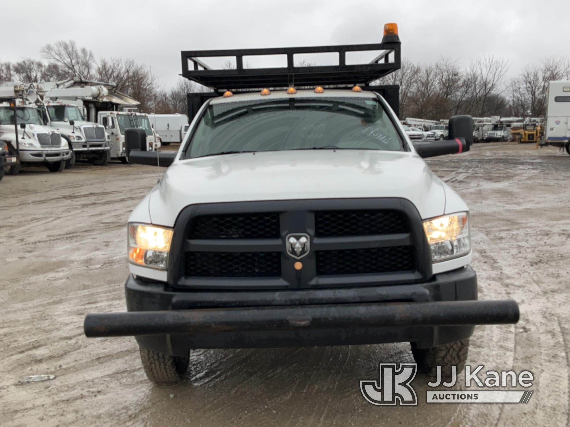 (Des Moines, IA) 2015 RAM 3500 4x4 Crew-Cab Flatbed/Service Truck Runs & Moves) (Check Engine Light