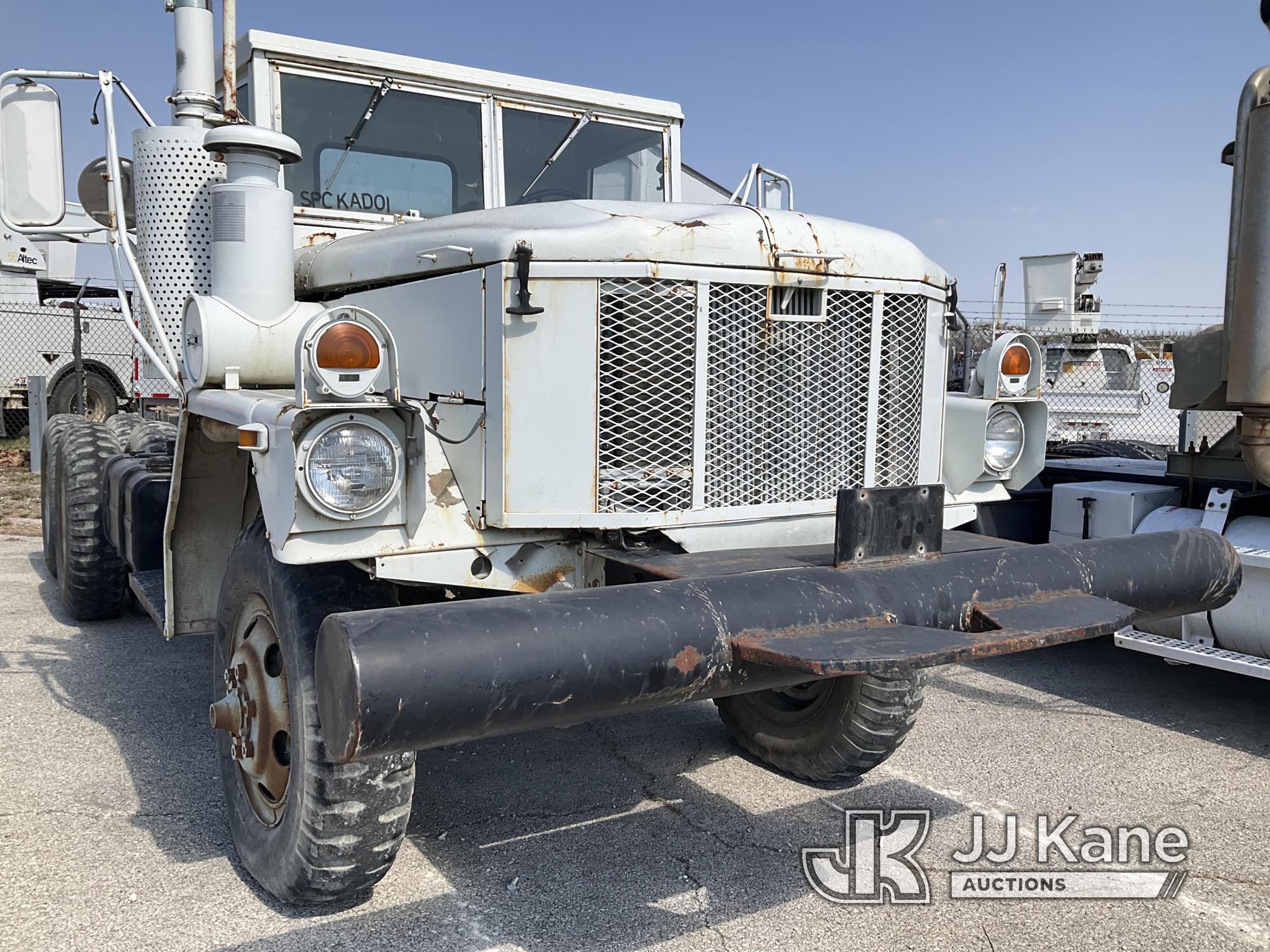 (Kansas City, MO) 1993 AMG Military Truck Runs & Moves