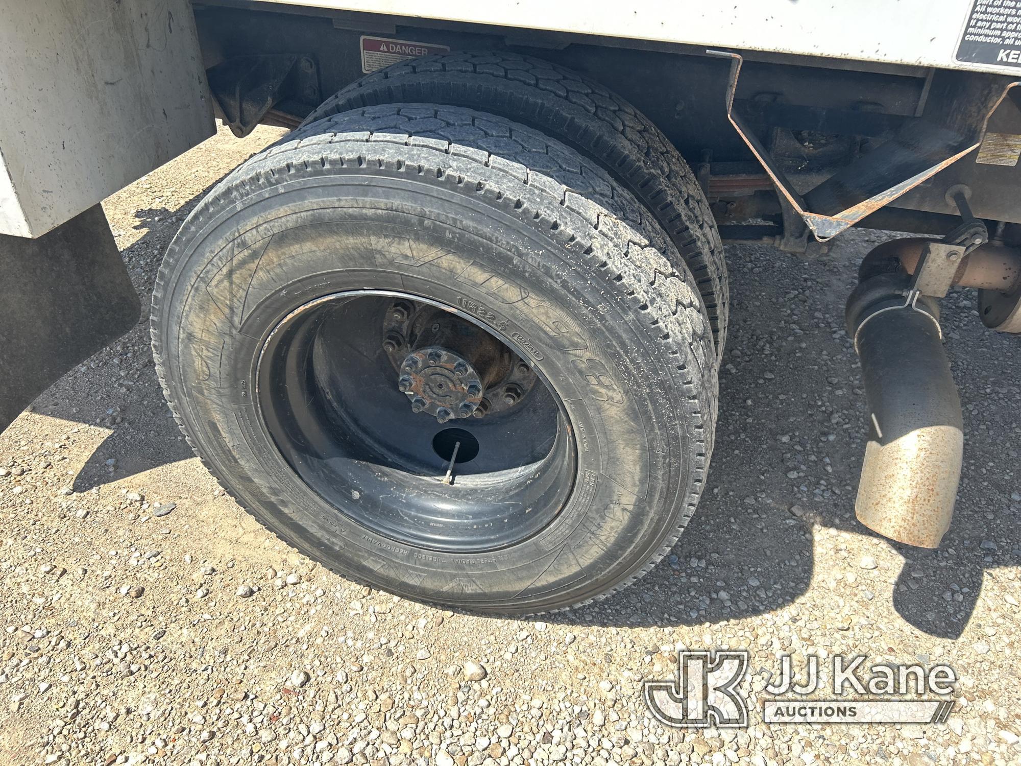 (Waxahachie, TX) Altec LR756, Over-Center Bucket Truck mounted behind cab on 2013 Ford F750 Chipper