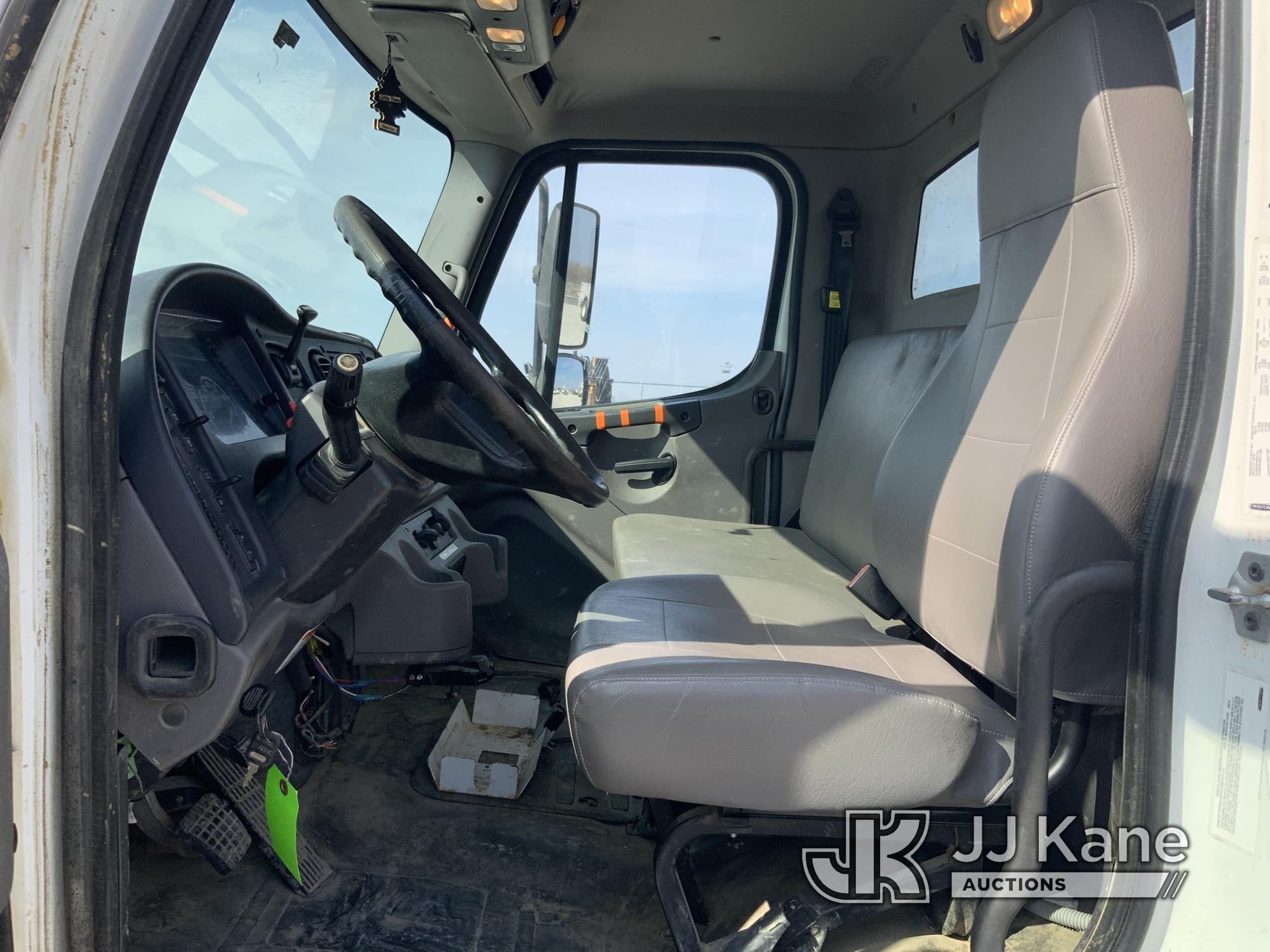 (Hawk Point, MO) Altec DM47B-TR, Digger Derrick rear mounted on 2017 Freightliner M2 106 Utility Tru