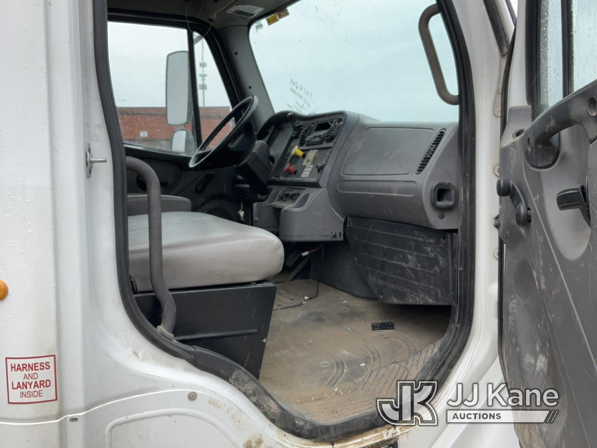 (Des Moines, IA) Altec AA55E, Material Handling Bucket Truck rear mounted on 2016 Freightliner M2 Ut
