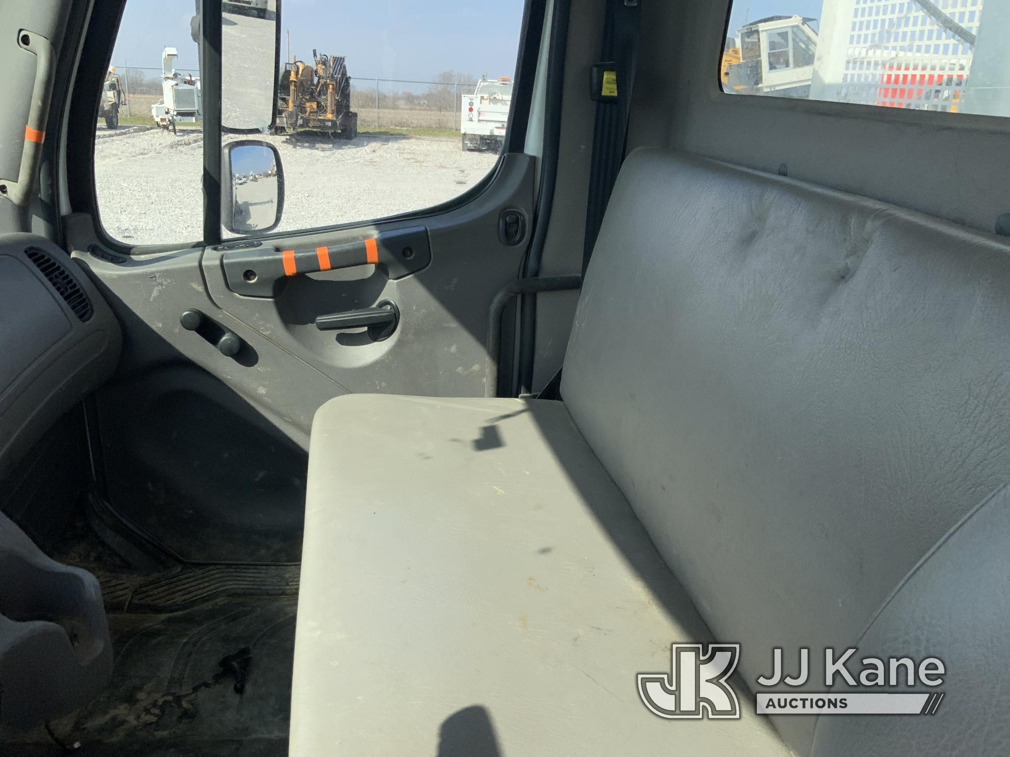 (Hawk Point, MO) Altec DM47B-TR, Digger Derrick rear mounted on 2017 Freightliner M2 106 Utility Tru