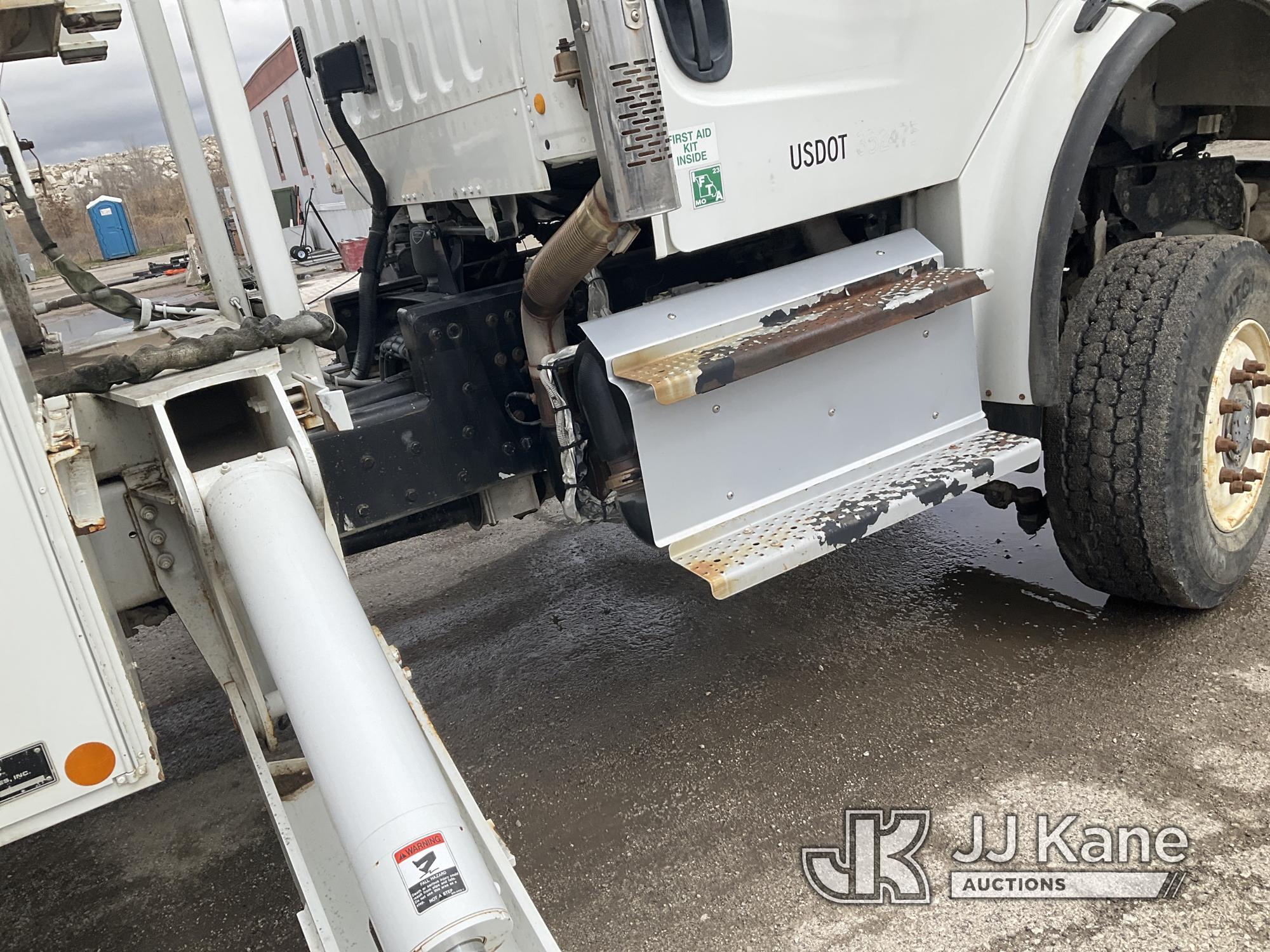 (Kansas City, MO) Altec AM900-E100, Double-Elevator Bucket Truck rear mounted on 2014 Freightliner M