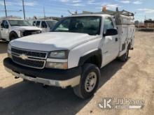 2005 Chevrolet Silverado 2500HD Service Truck Runs & Moves) (Check Engine Light On