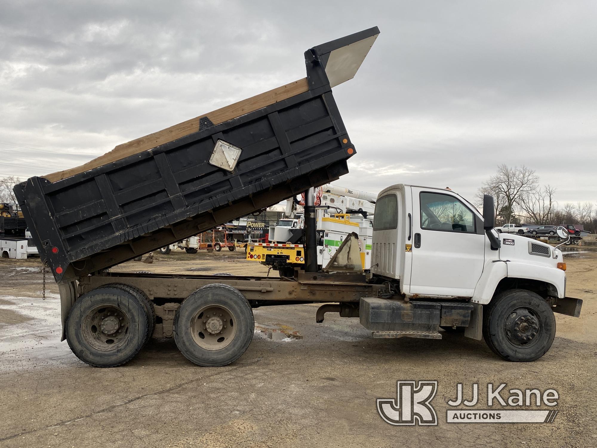 (South Beloit, IL) 2005 GMC C8500 Dump Truck Runs, Moves, Dump Operates. Rust, Body Damage - See Pho