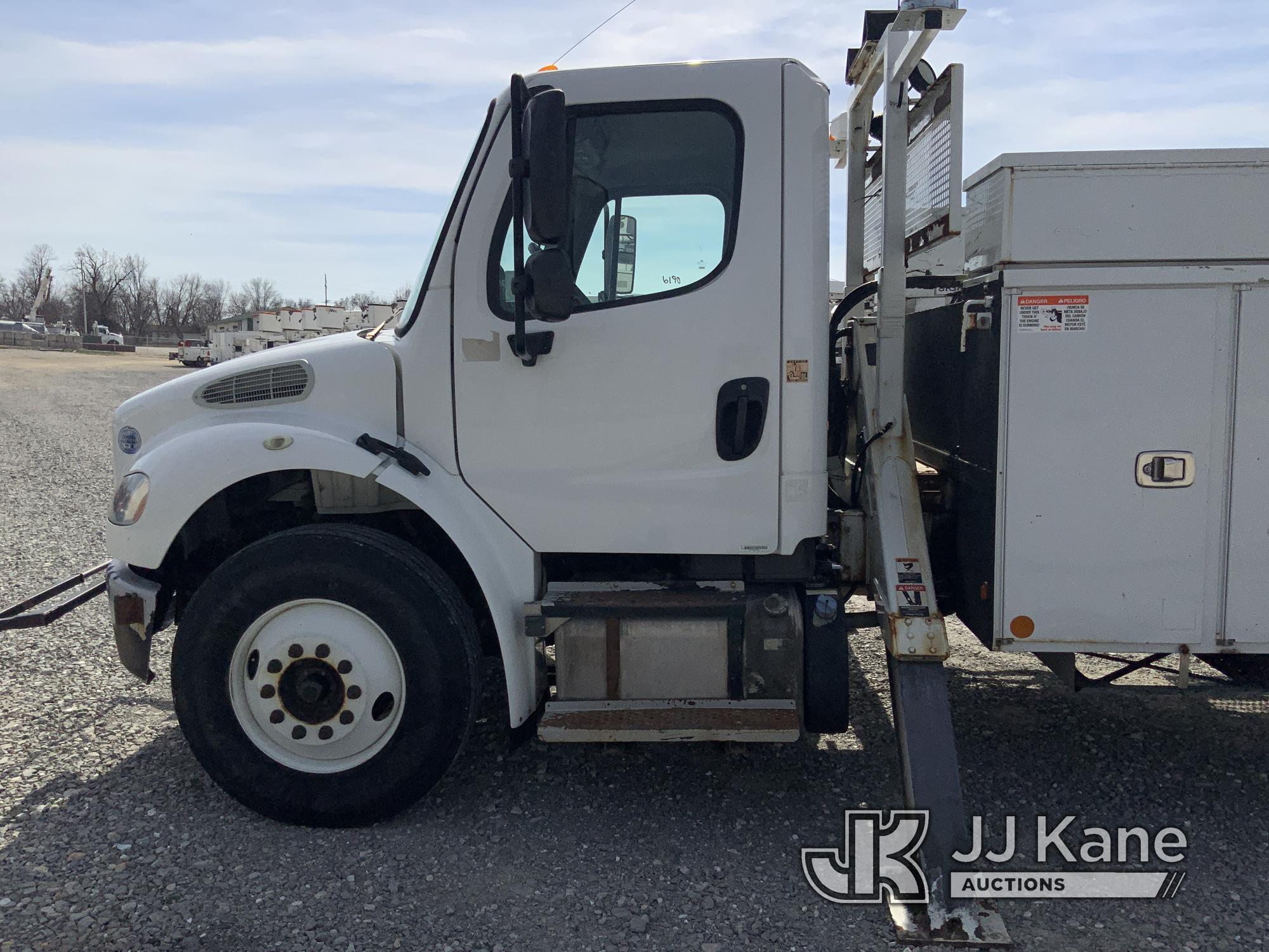 (Hawk Point, MO) Altec AN55E-OC, Material Handling Bucket Truck rear mounted on 2015 Freightliner M2