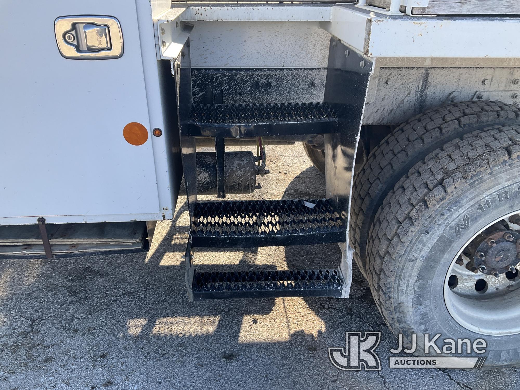 (Kansas City, MO) Altec AH100, Articulating & Telescopic Material Handling Bucket Truck rear mounted