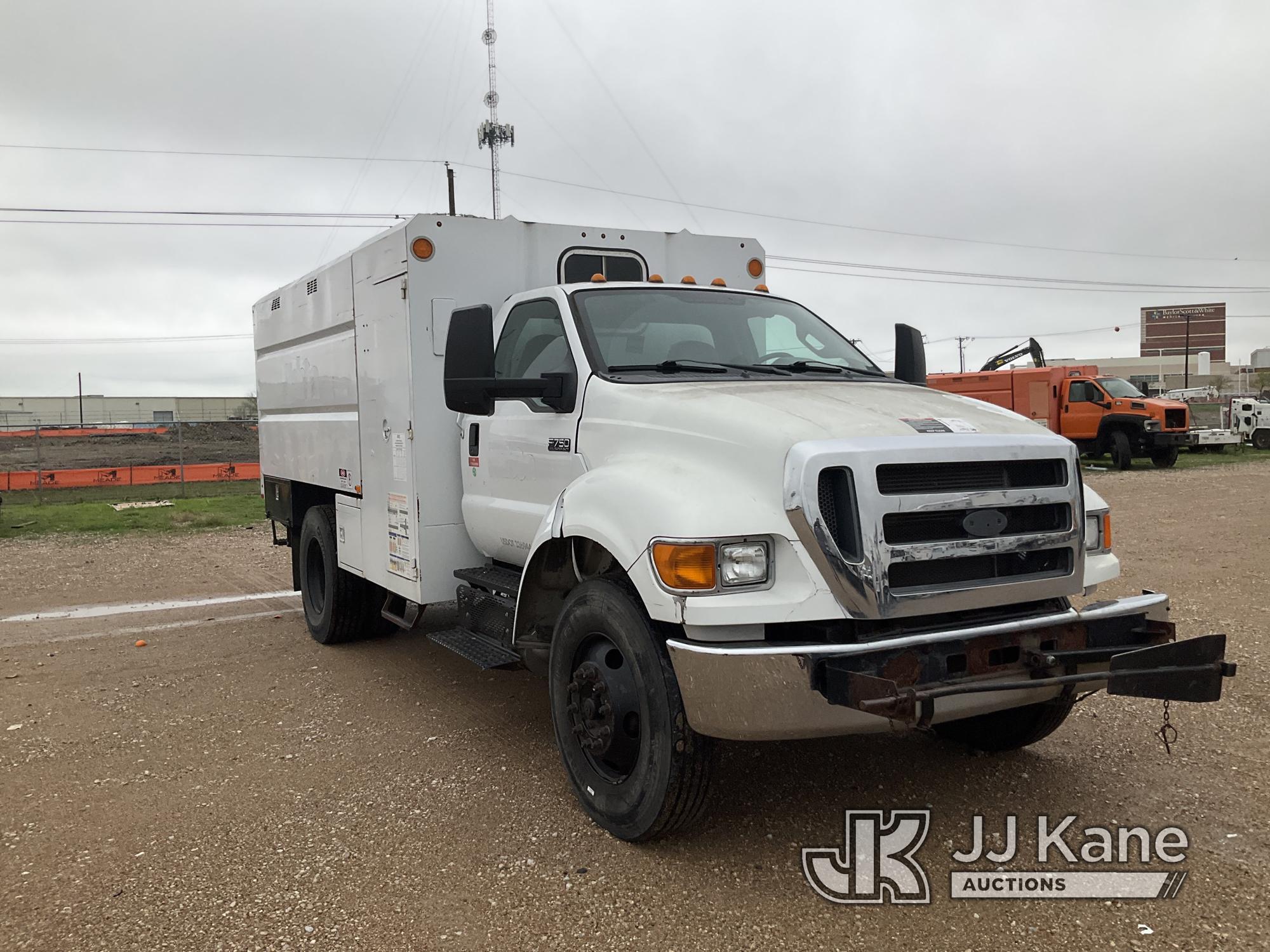 (Waxahachie, TX) 2015 Ford F750 Chipper Dump Truck Runs & Moves) (Check Engine Light On, Body Damage