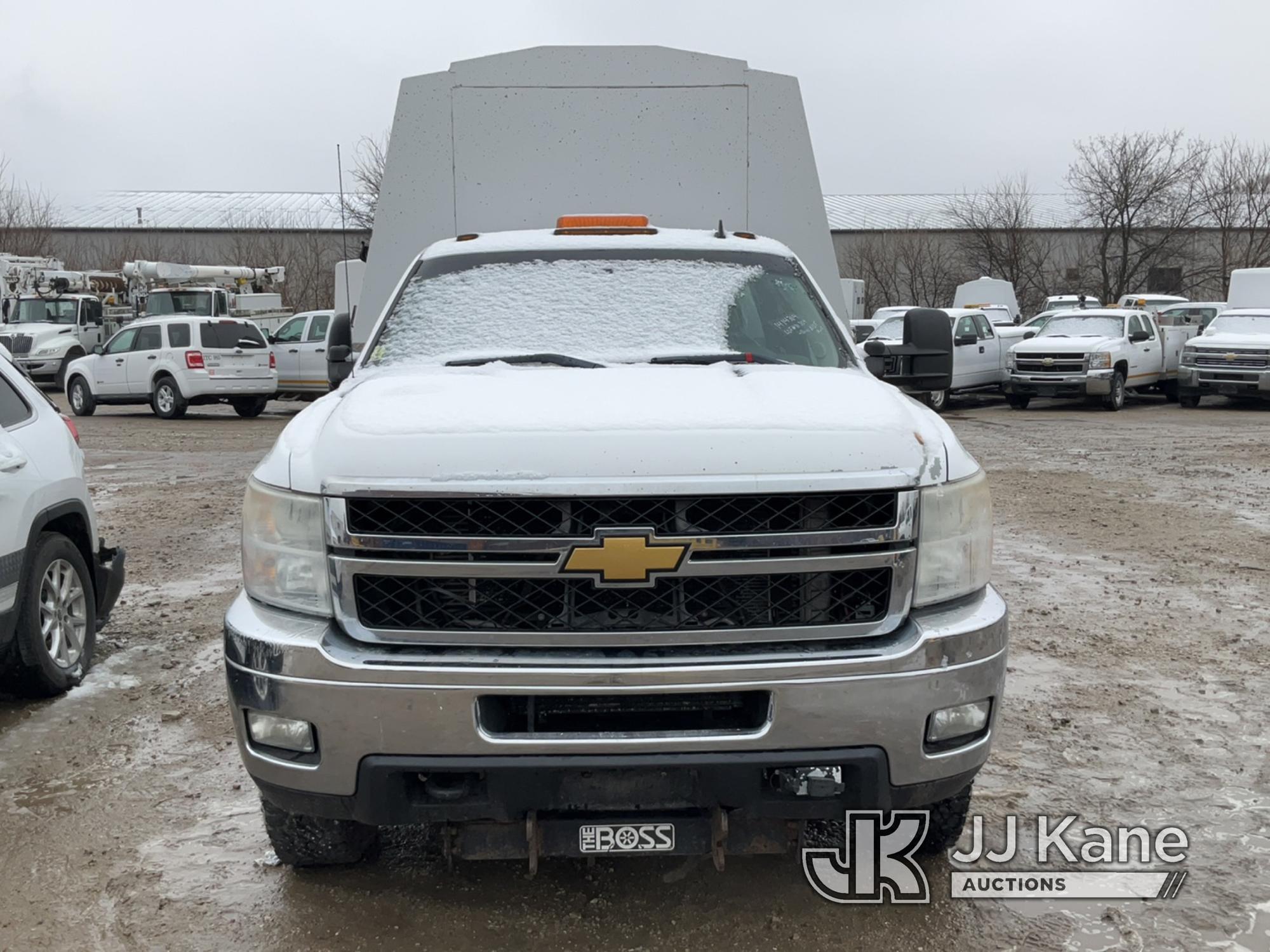 (Des Moines, IA) 2012 Chevrolet Silverado 3500HD 4x4 Enclosed High-Top Service Truck Not Running, Po