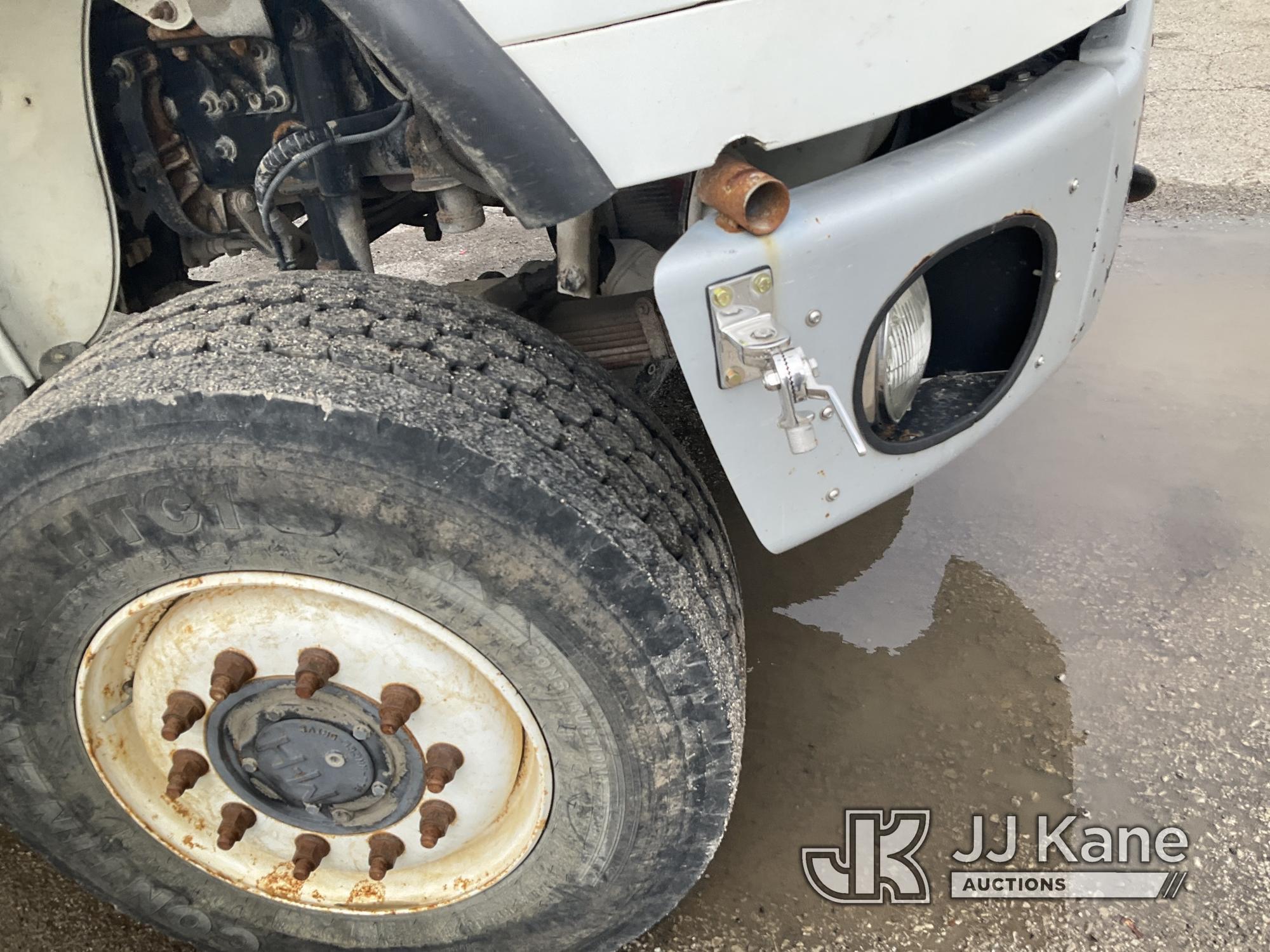 (Kansas City, MO) Altec AM900-E100, Double-Elevator Bucket Truck rear mounted on 2014 Freightliner M