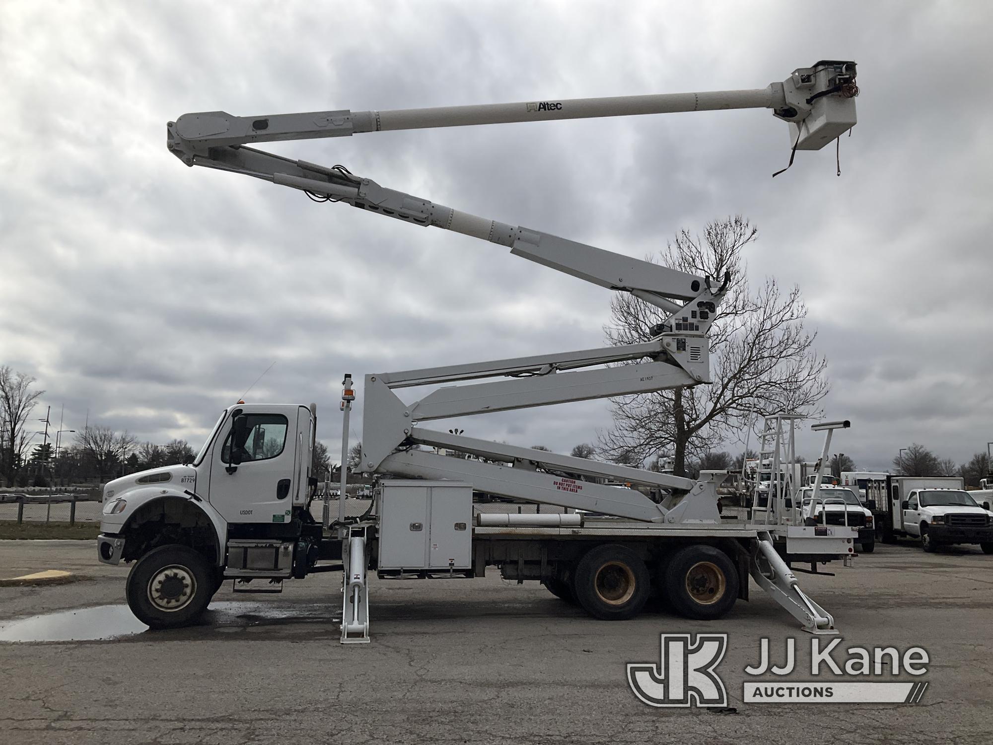 (Kansas City, MO) Altec AM900-E100, Double-Elevator Bucket Truck rear mounted on 2014 Freightliner M