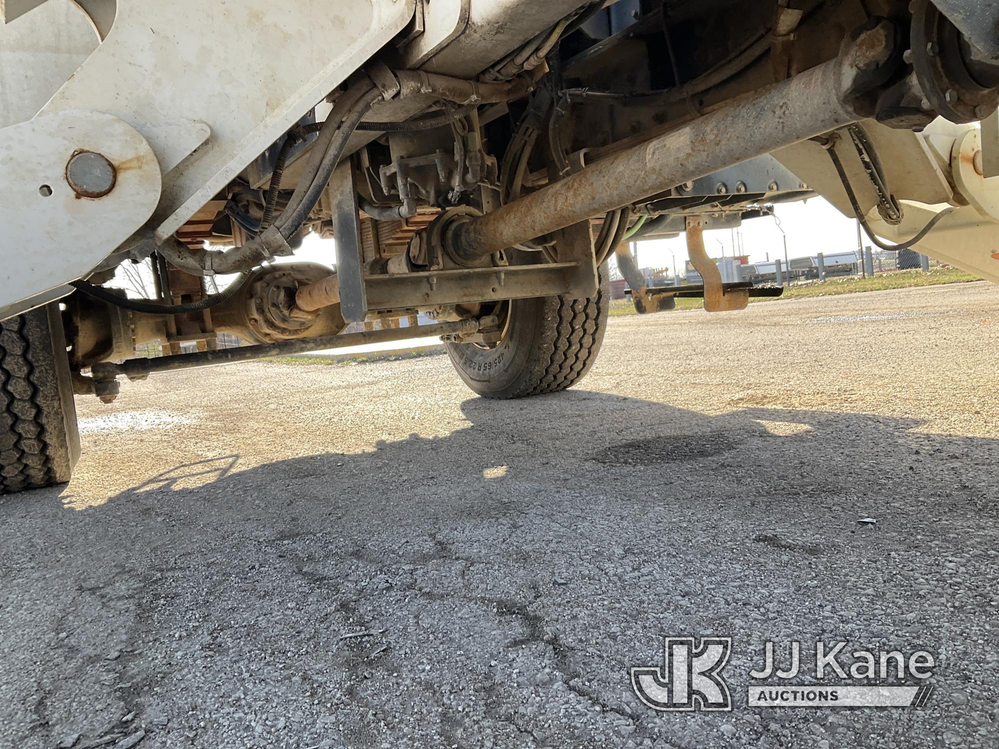 (Kansas City, MO) Altec AM900-E100, Double-Elevator Bucket Truck rear mounted on 2011 International