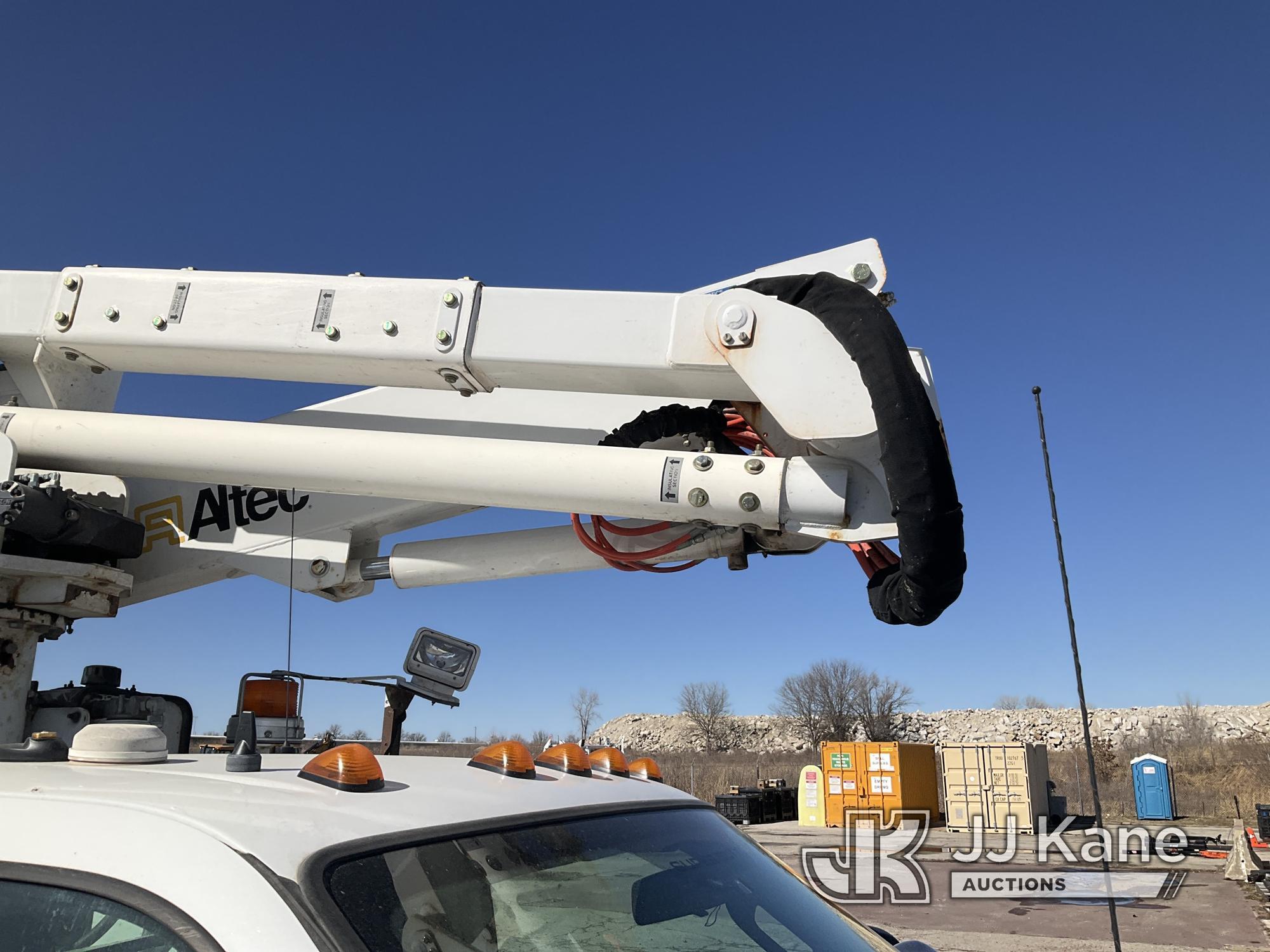 (Kansas City, MO) Altec AT37G, Articulating & Telescopic Bucket mounted behind cab on 2015 Ford F550