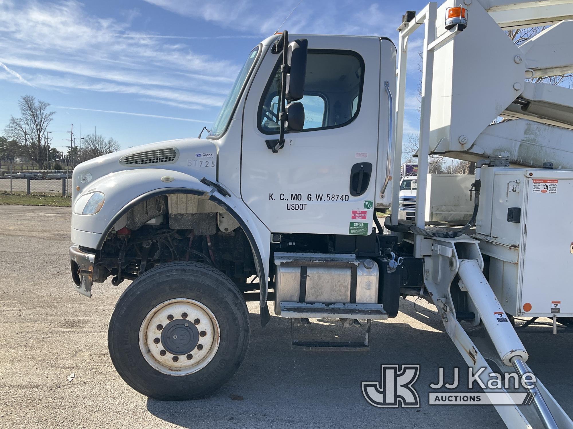 (Kansas City, MO) Altec AM900-E100, Double-Elevator Bucket Truck rear mounted on 2014 Freightliner M