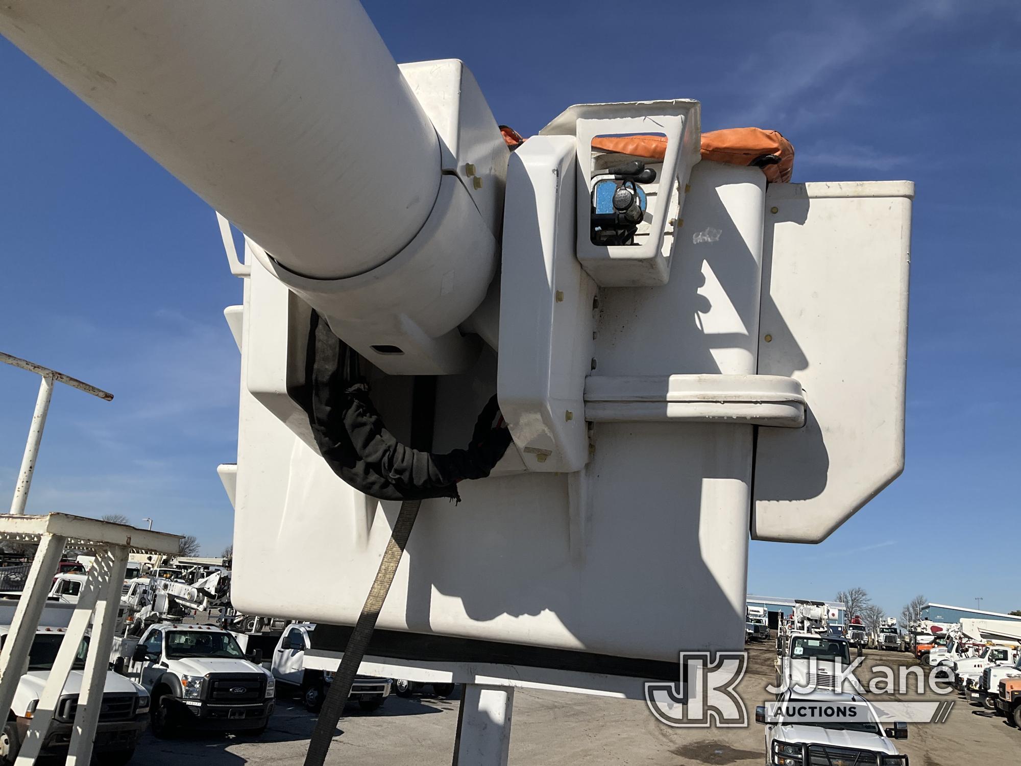 (Kansas City, MO) Altec AM900-E100, Double-Elevator Bucket Truck rear mounted on 2011 International