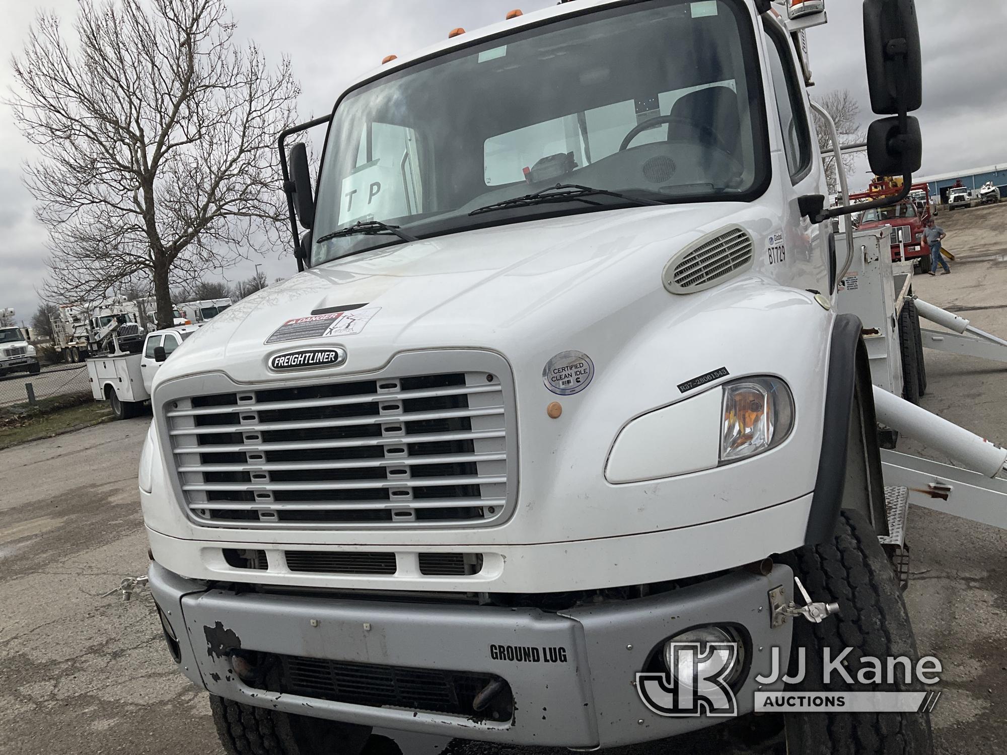 (Kansas City, MO) Altec AM900-E100, Double-Elevator Bucket Truck rear mounted on 2014 Freightliner M