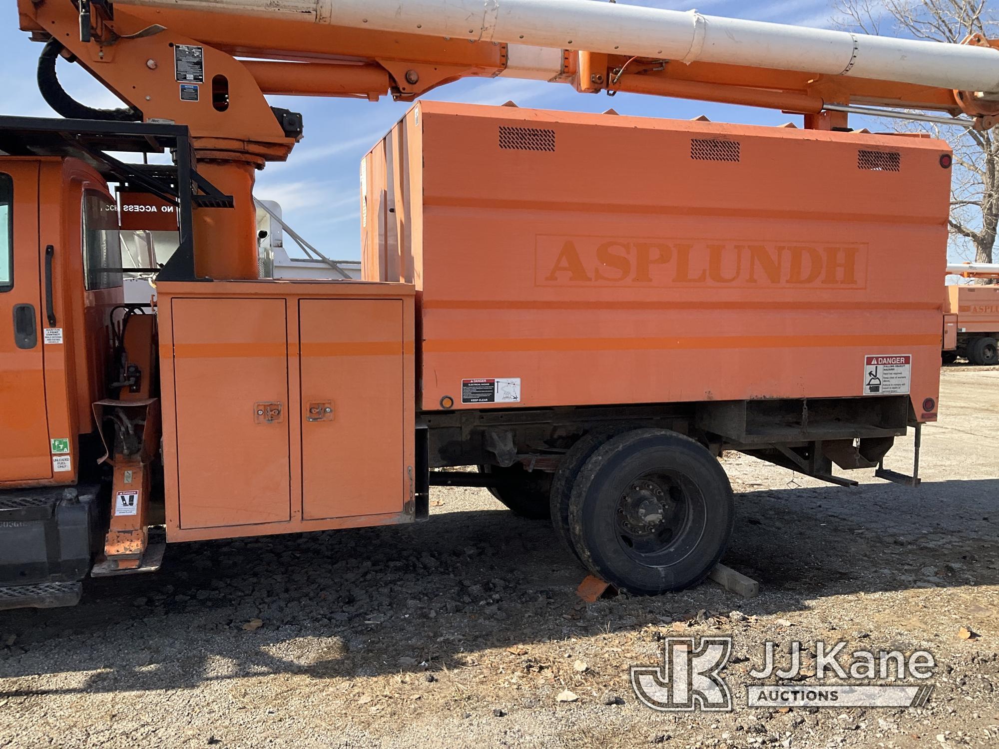 (Kansas City, MO) Altec LRV55, Over-Center Bucket Truck mounted behind cab on 2006 GMC C7500 Chipper