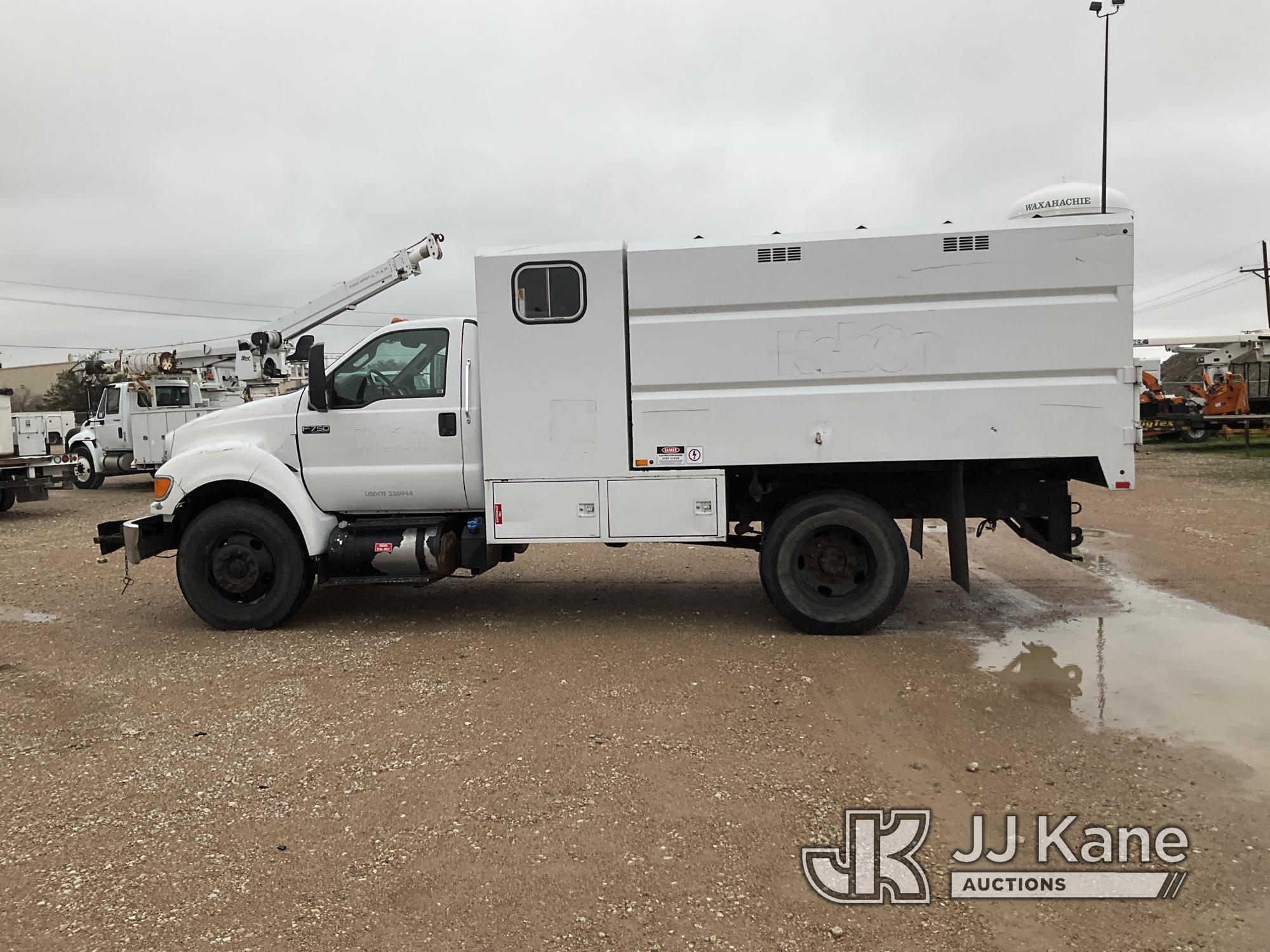 (Waxahachie, TX) 2015 Ford F750 Chipper Dump Truck Runs & Moves) (Check Engine Light On, Body Damage