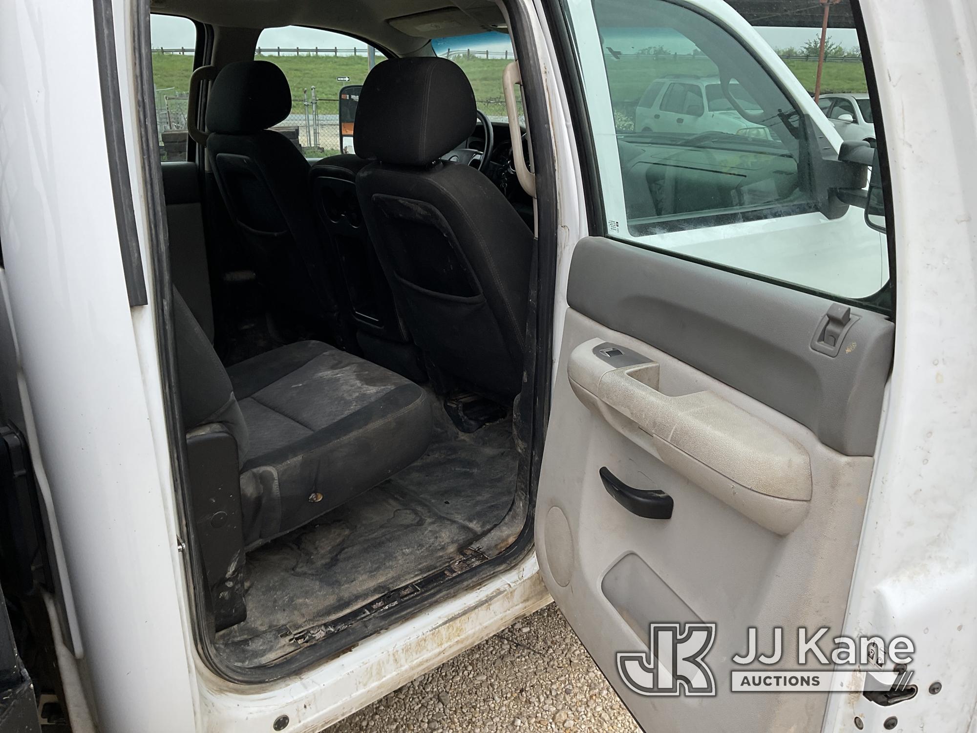(San Antonio, TX) 2014 Chevrolet Silverado 3500HD Crew-Cab Flatbed Truck Runs & Moves) (Dash Reading