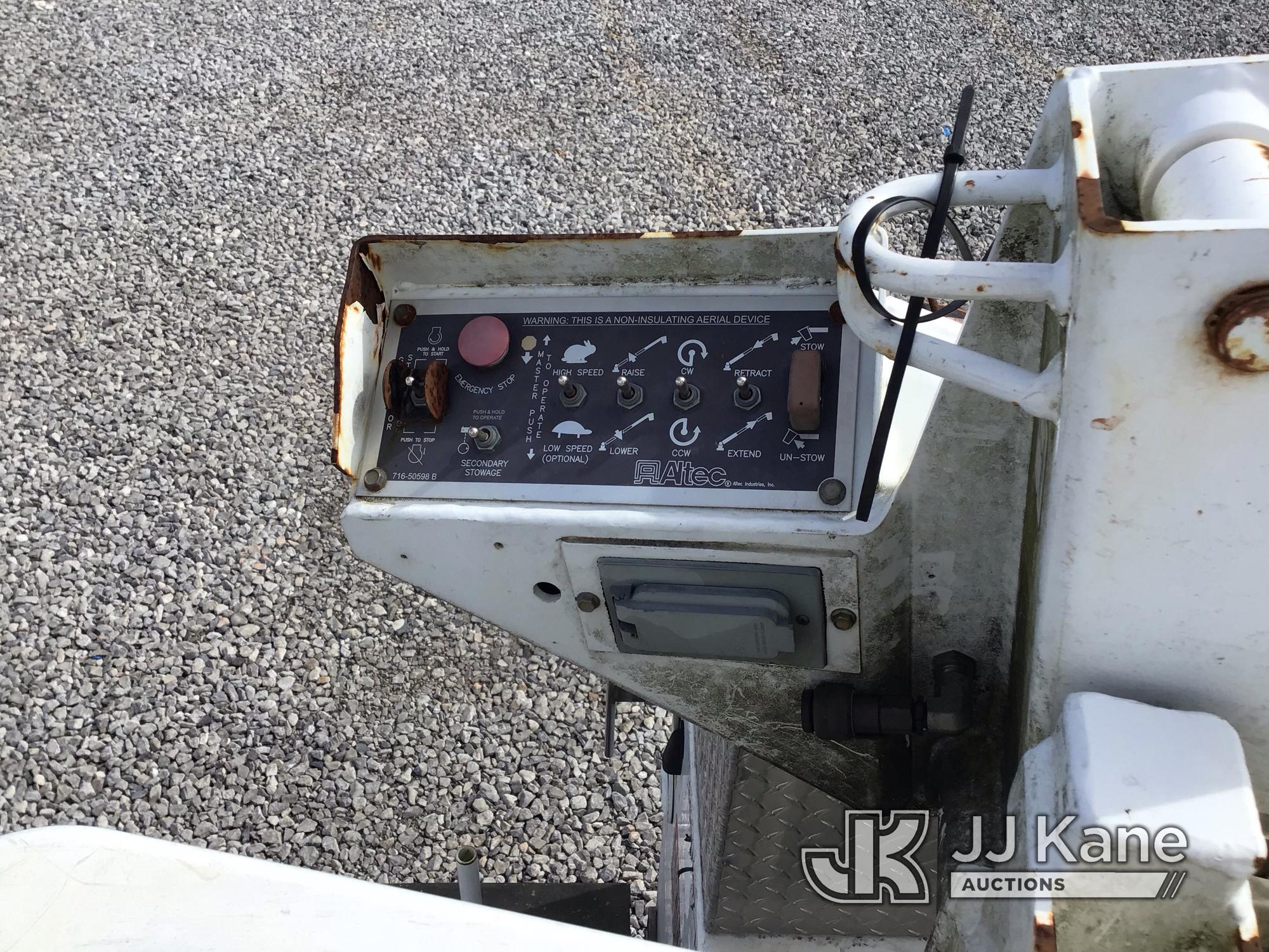 (Covington, LA) Altec AT200A, Telescopic Non-Insulated Bucket Truck mounted behind cab on 2012 Ford