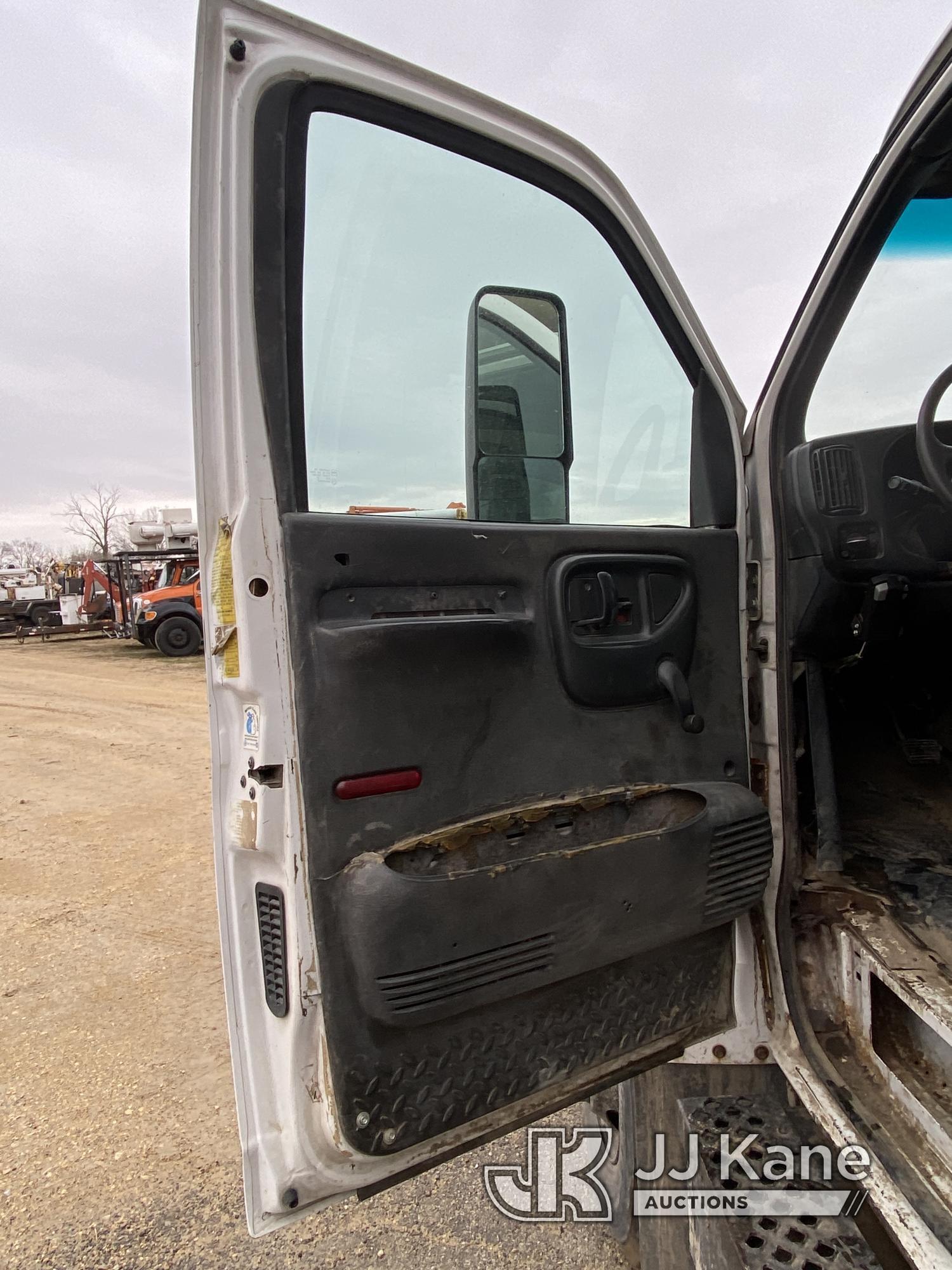 (South Beloit, IL) 2005 GMC C8500 Dump Truck Runs, Moves, Dump Operates. Rust, Body Damage - See Pho